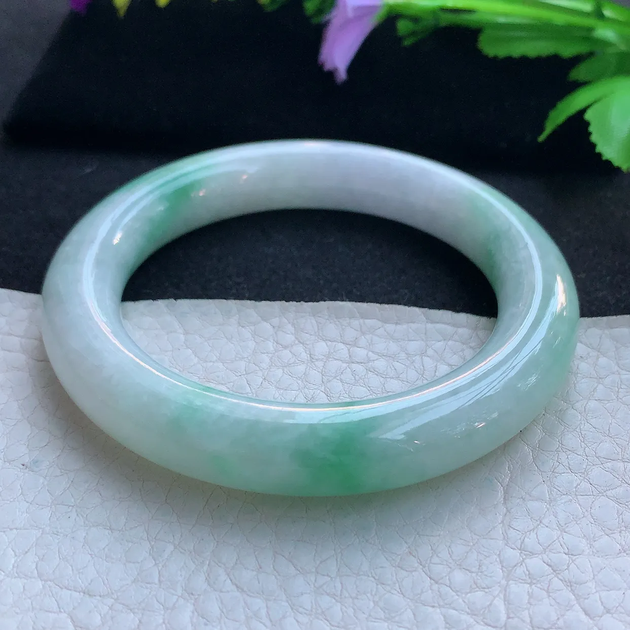 hy实拍55*11.3胖圆镯 天然缅甸翡翠玉手镯飘绿花水润圆条玉手环