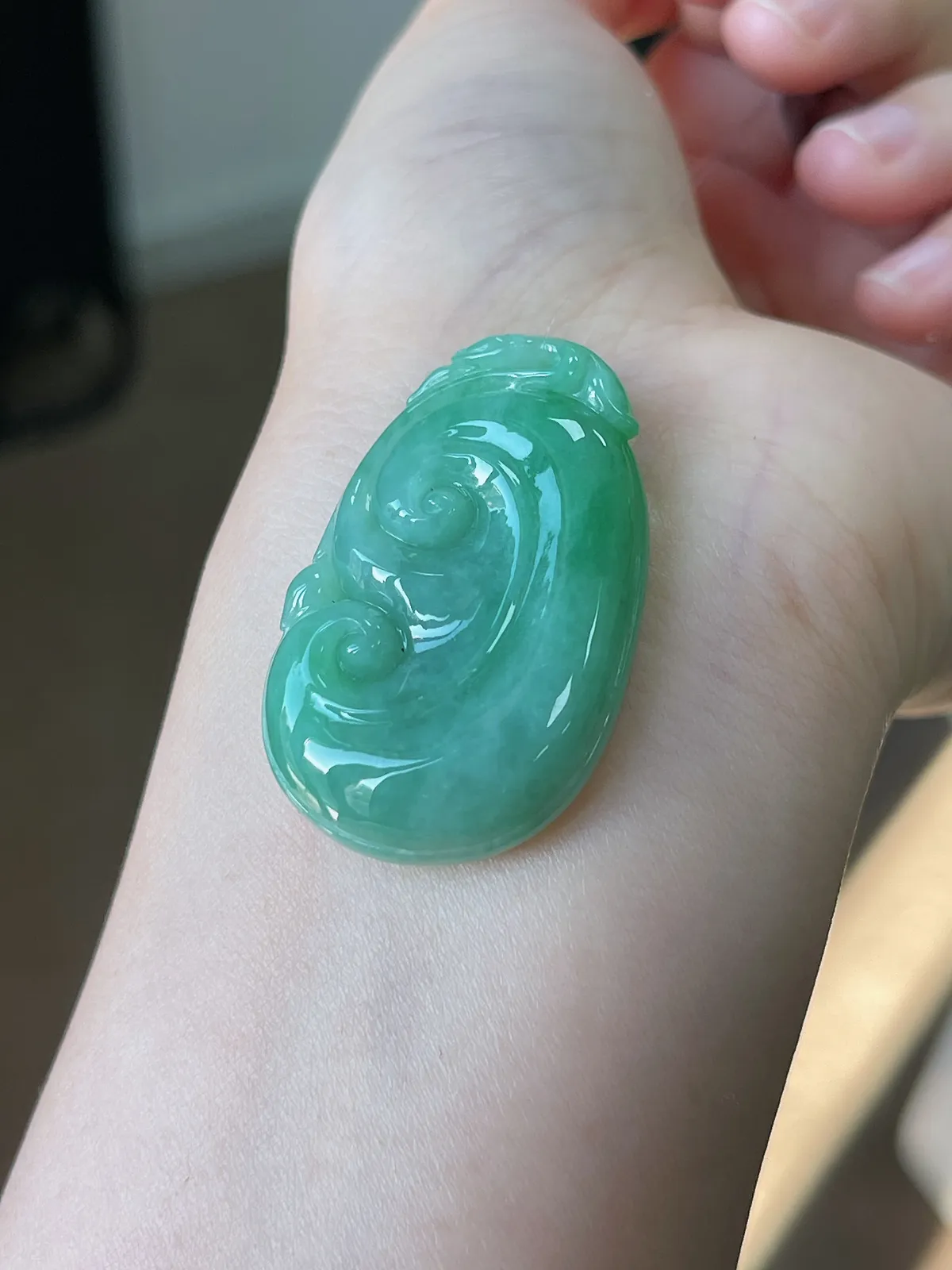 翡翠糯化种浅绿色如意