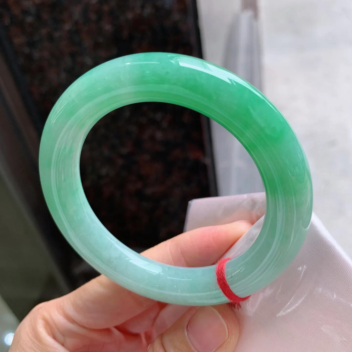 圆条飘绿 无瑕 尺寸：56.5/11.2 色阳