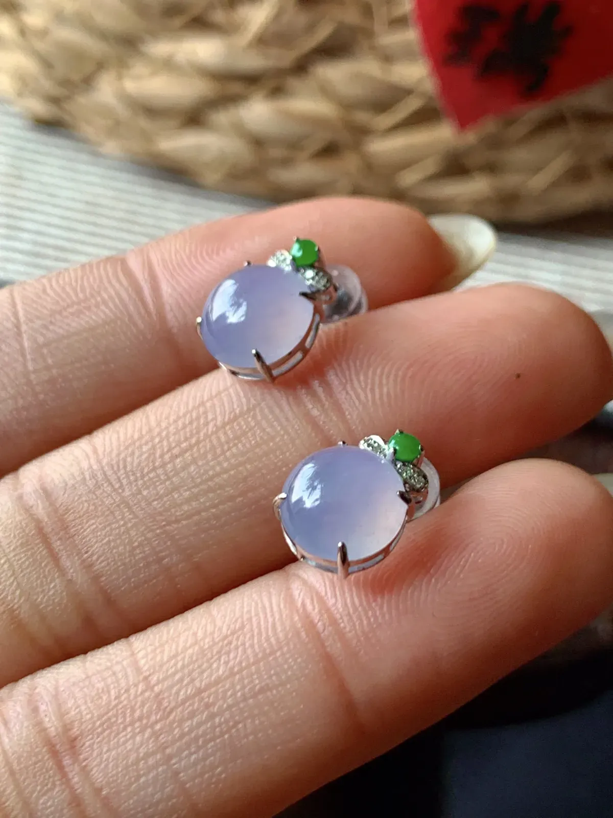 高冰紫罗兰蛋面耳钉
【说明】缅料  18k金镶嵌 完美 性价比高  
【整体】10.9-8.4-5
【裸石】8.5-3.3