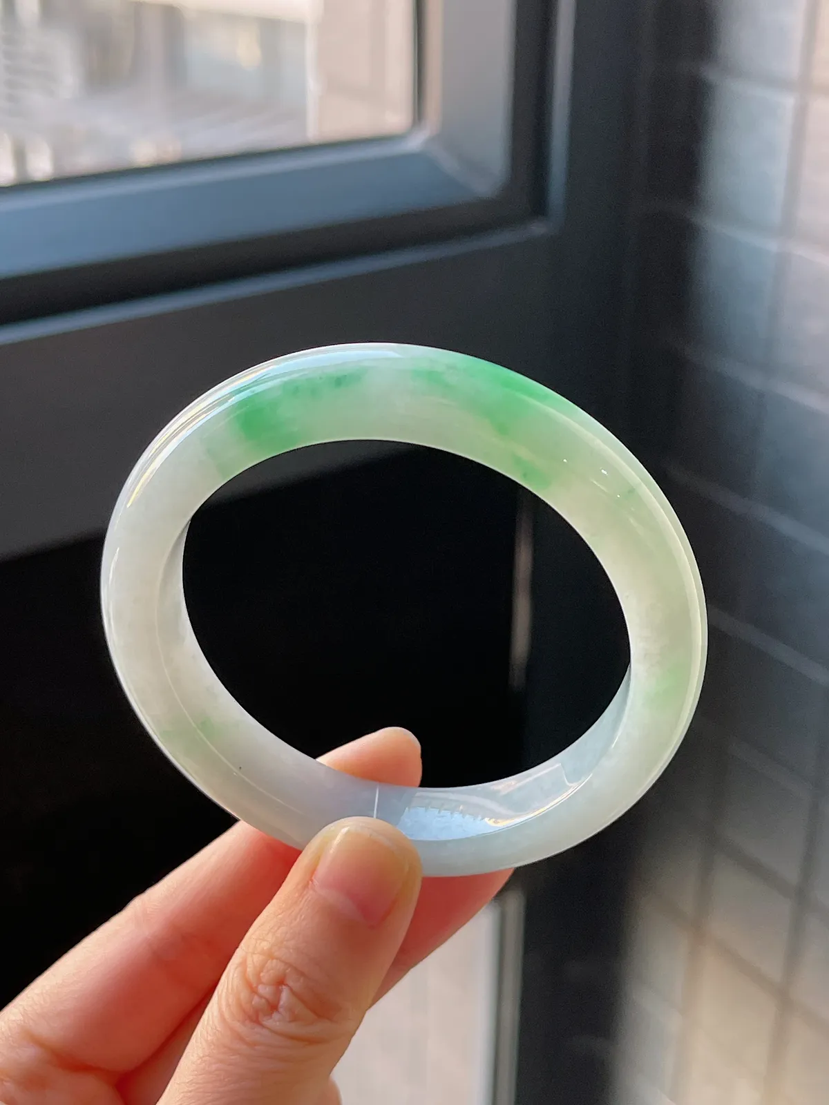 正圈56圈口，翡翠冰糯种飘绿手镯