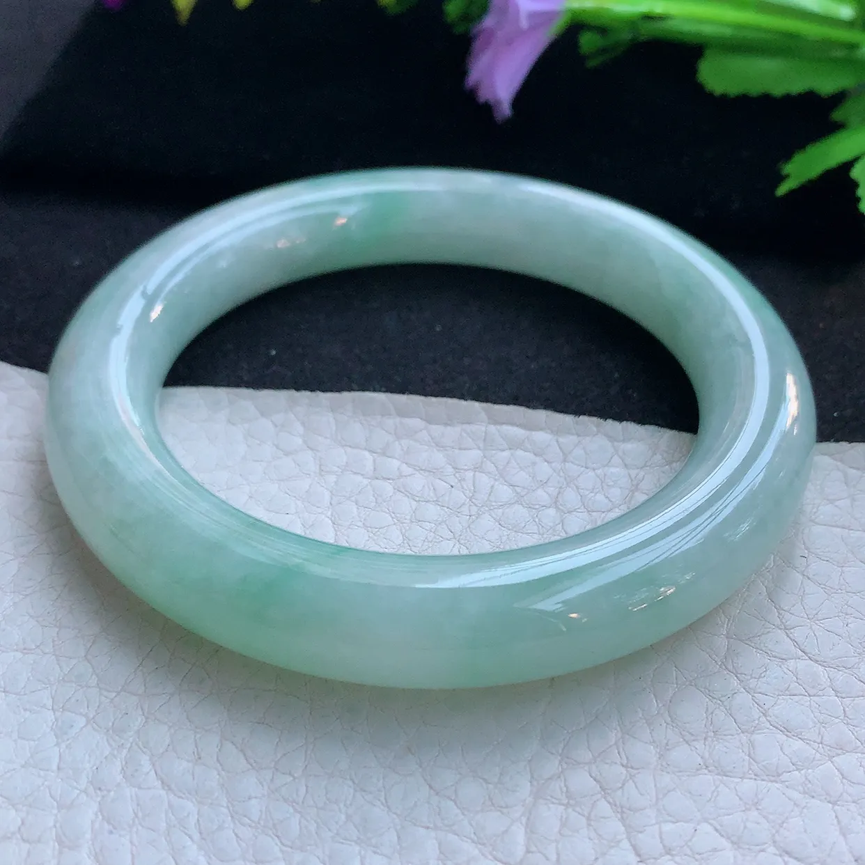 n实拍56.5*11*11.5胖圆镯 天然缅甸翡翠玉手镯飘绿水润圆条美人镯