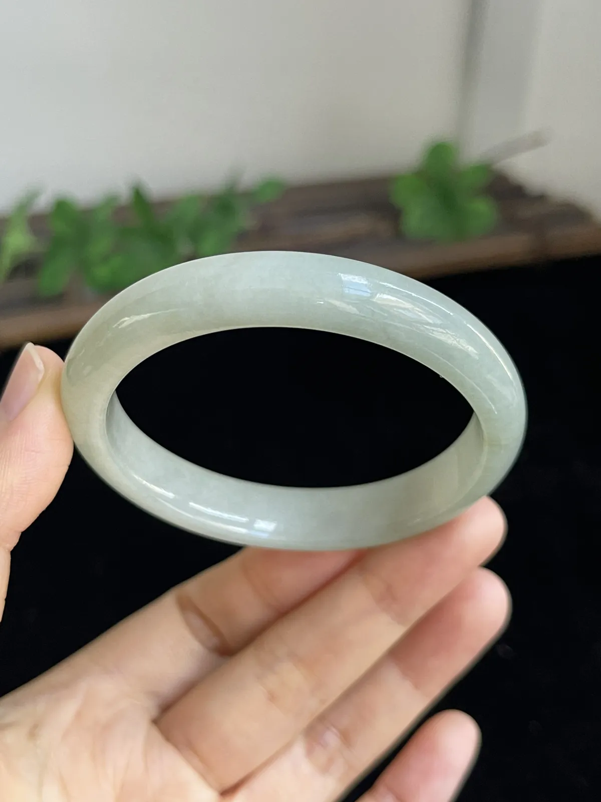 贵妃镯54.6圈口，翡翠手镯