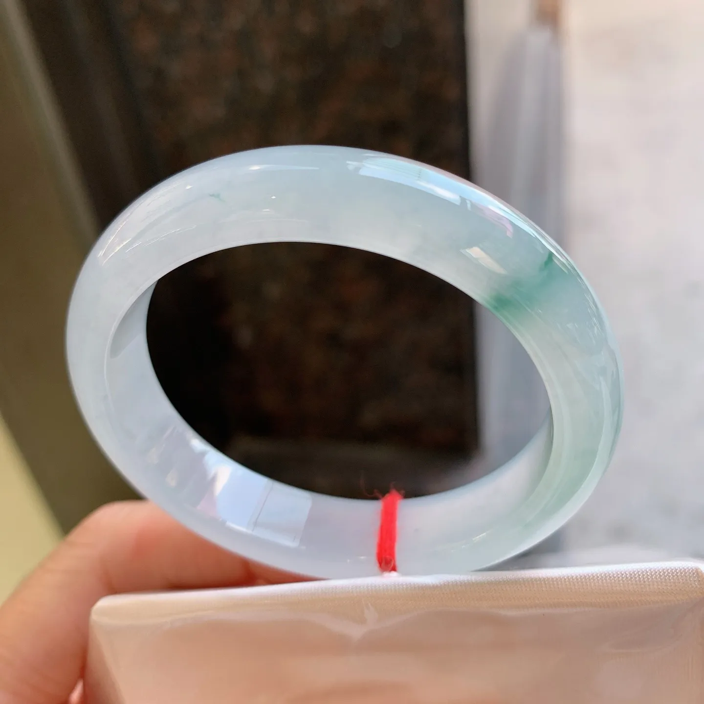 贵妃冰飘花 无瑕 尺寸：53/47/11.6/7.3 小圈口