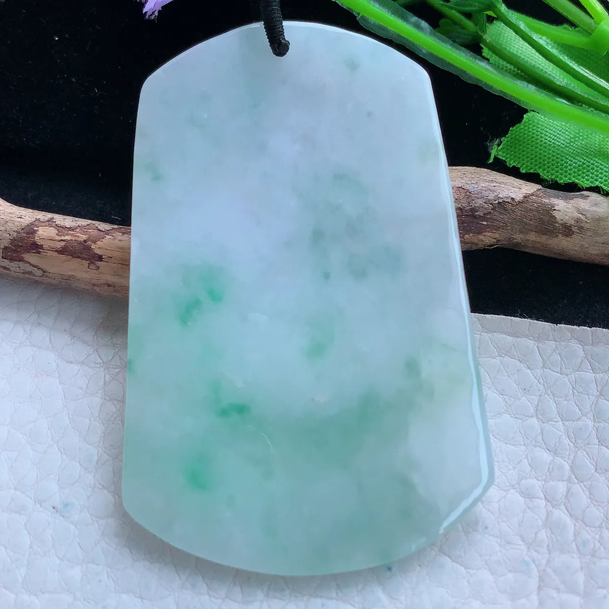 px实拍70.8*45.5*5.5缅甸翡翠精雕飘绿普贤菩萨 生肖守护神玉挂件