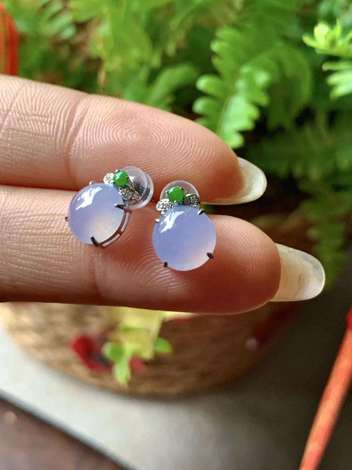 高冰紫罗兰蛋面耳钉
【说明】缅料  18k金镶嵌 完美 性价比高  
【整体】10.9-8.4-5
