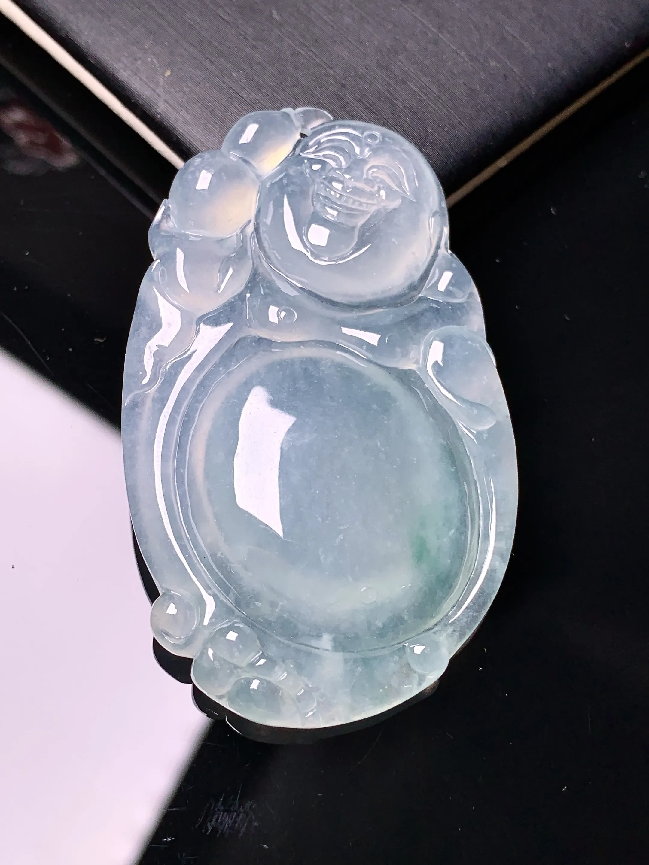 冰种逍遥佛公吊坠 玉质细腻 色泽艳丽清新 整体尺寸50.8*30.8*6.5