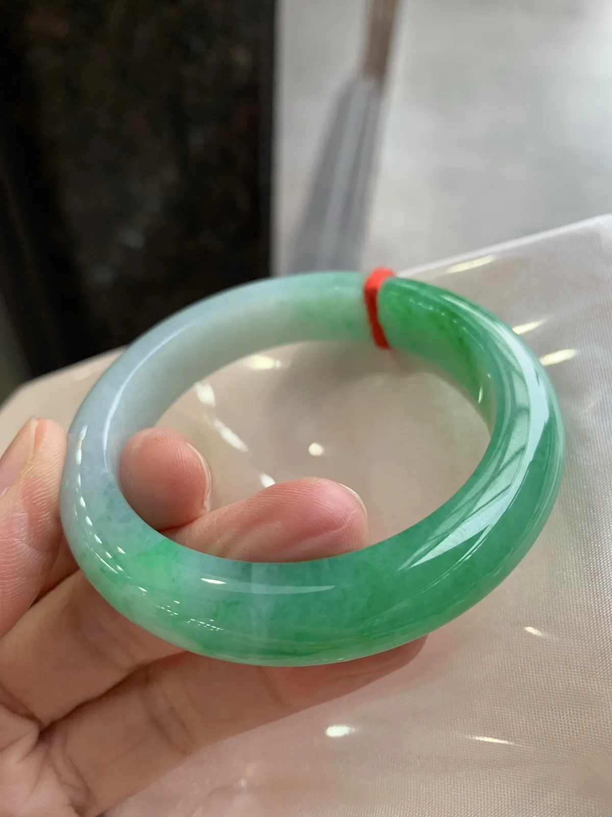 正圈飘绿 有条棉线 尺寸：55.8/12.2/9.2 色辣