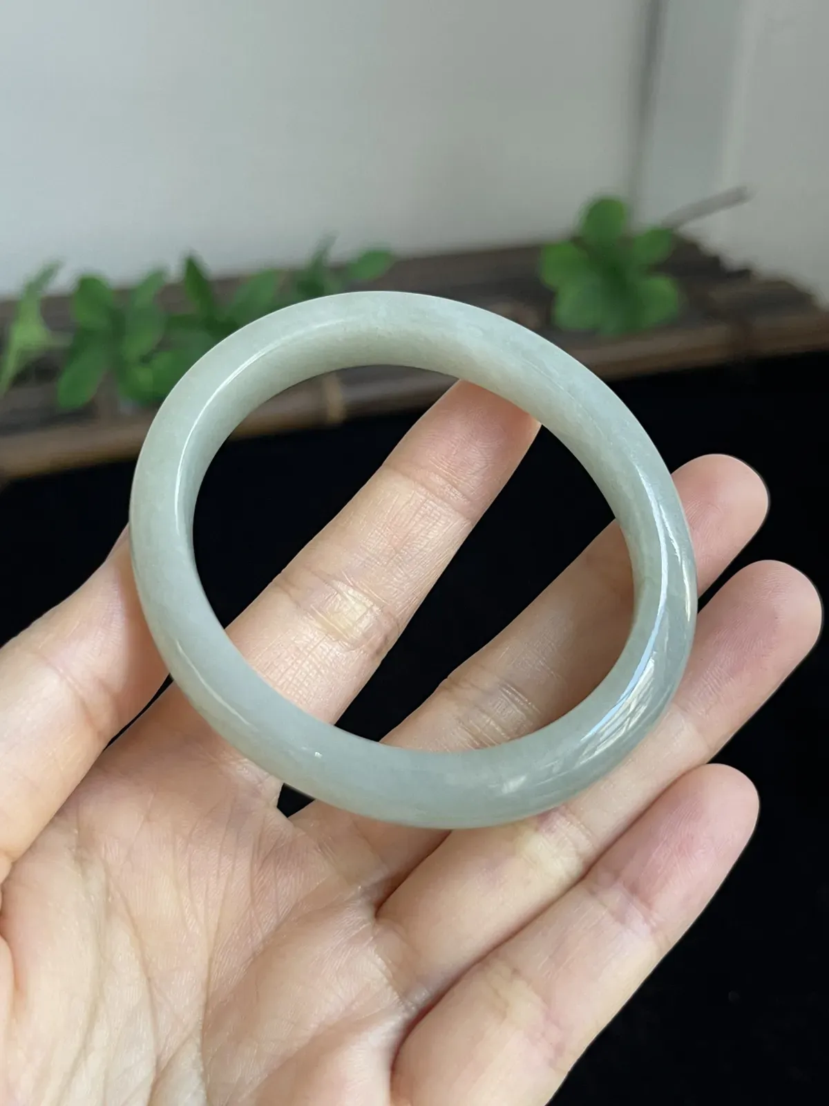 贵妃镯54.6圈口，翡翠手镯