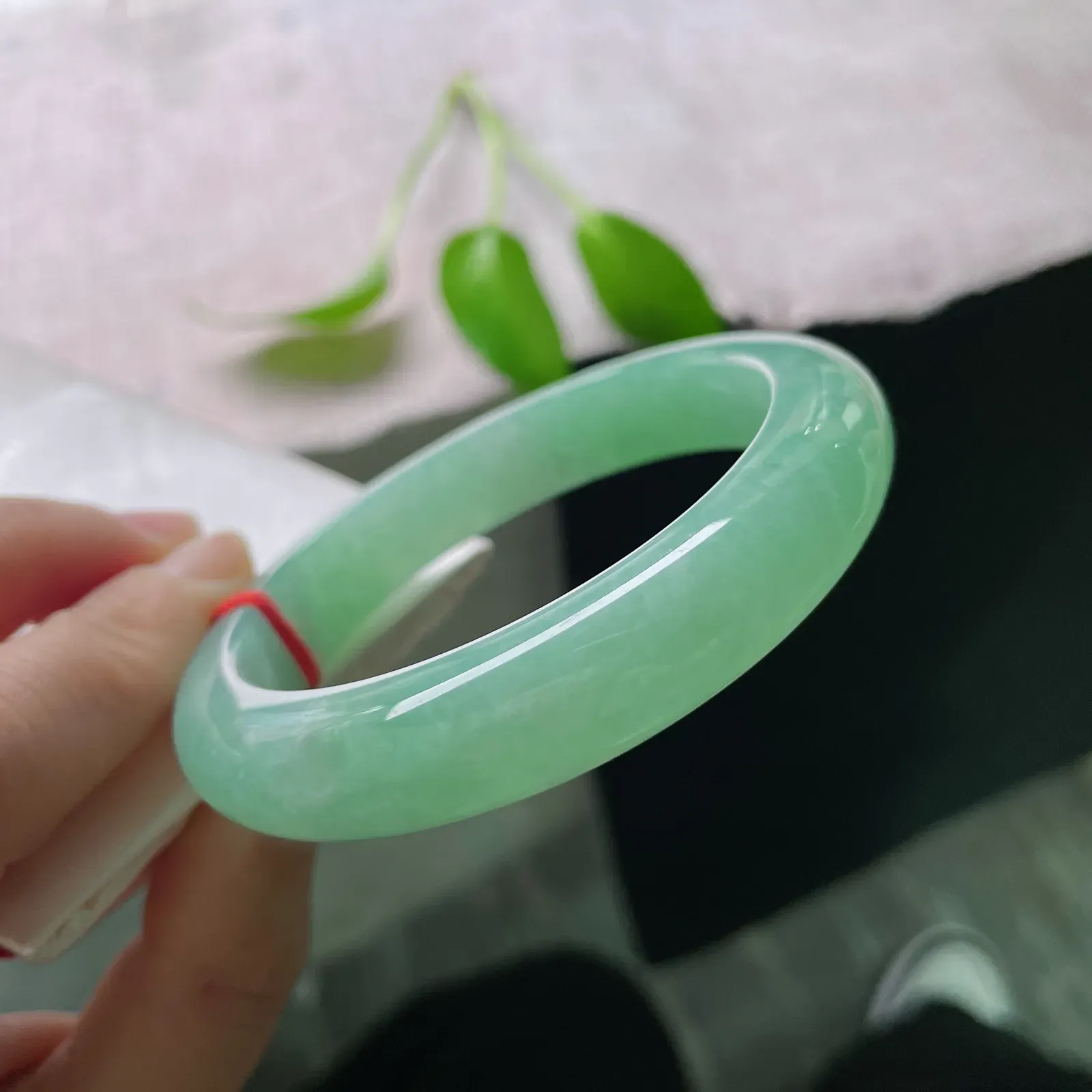 尺寸57.9/13.1/9.3，满绿正圈，色泽清雅高级，种老，郁郁层峦夹岸青，青山绿水去无声～