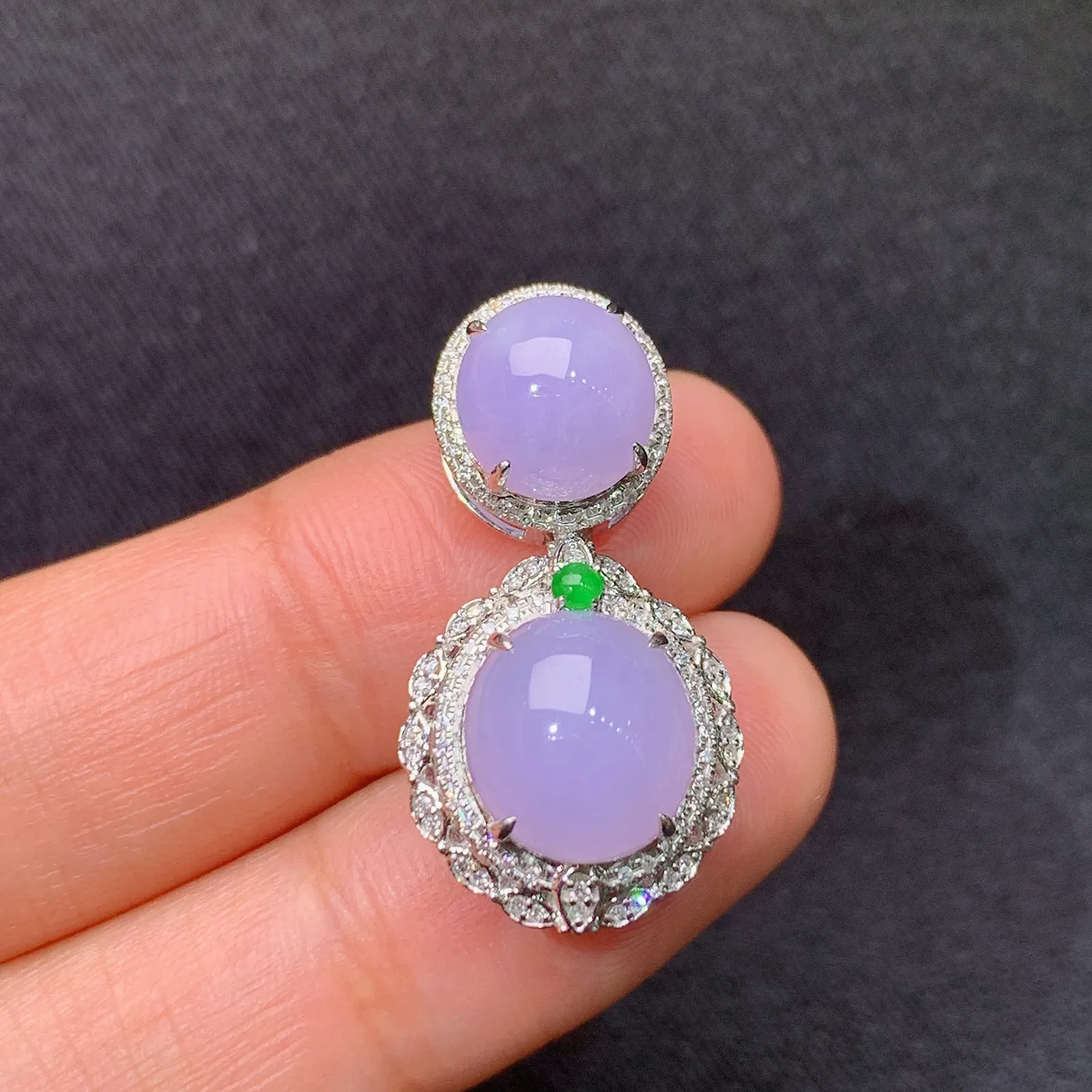 紫罗兰蛋面吊坠，18k金镶嵌，温润细腻，颜色浓郁，Mi 尺寸27.3*14.2*9