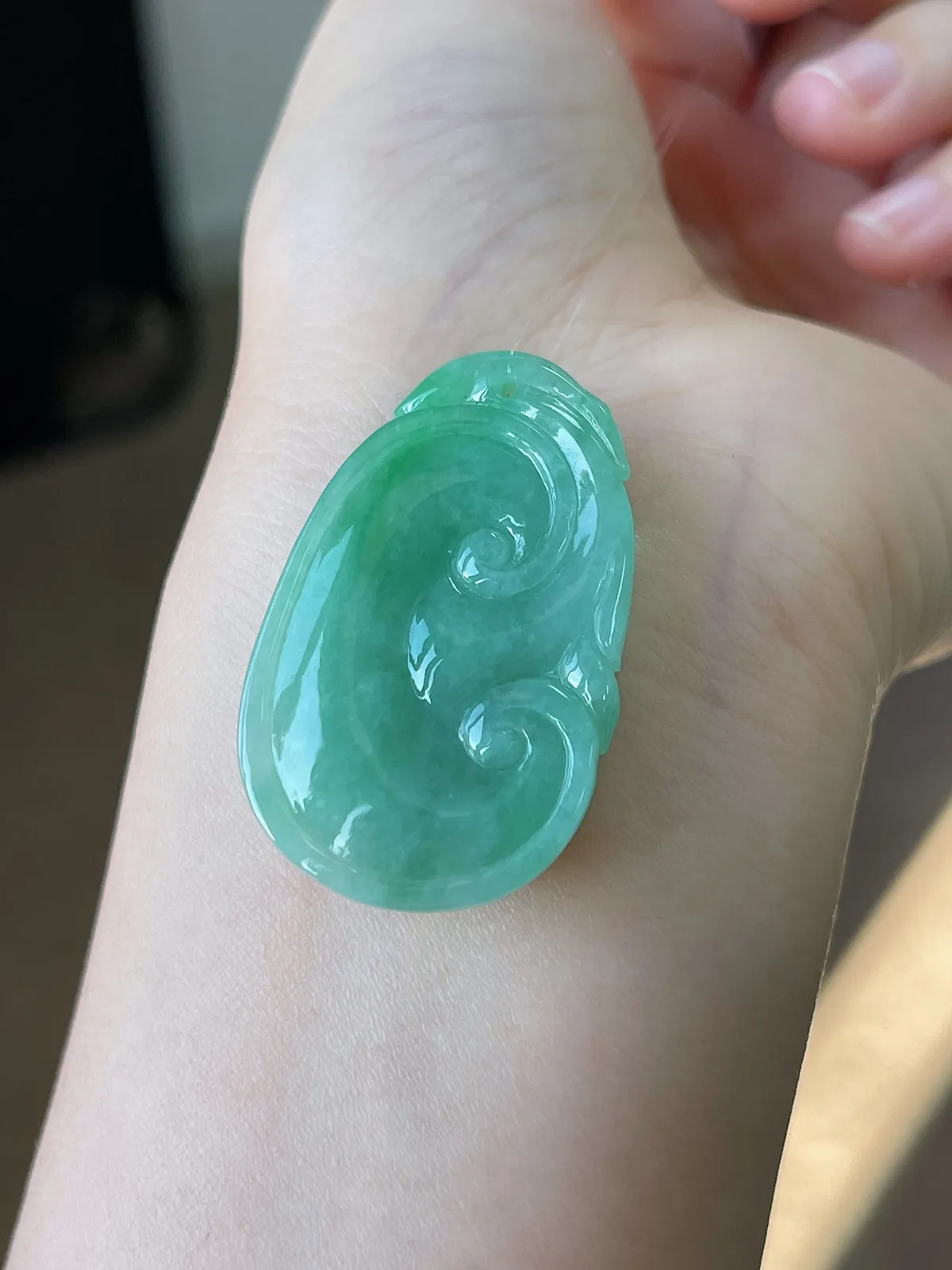 翡翠糯化种浅绿色如意