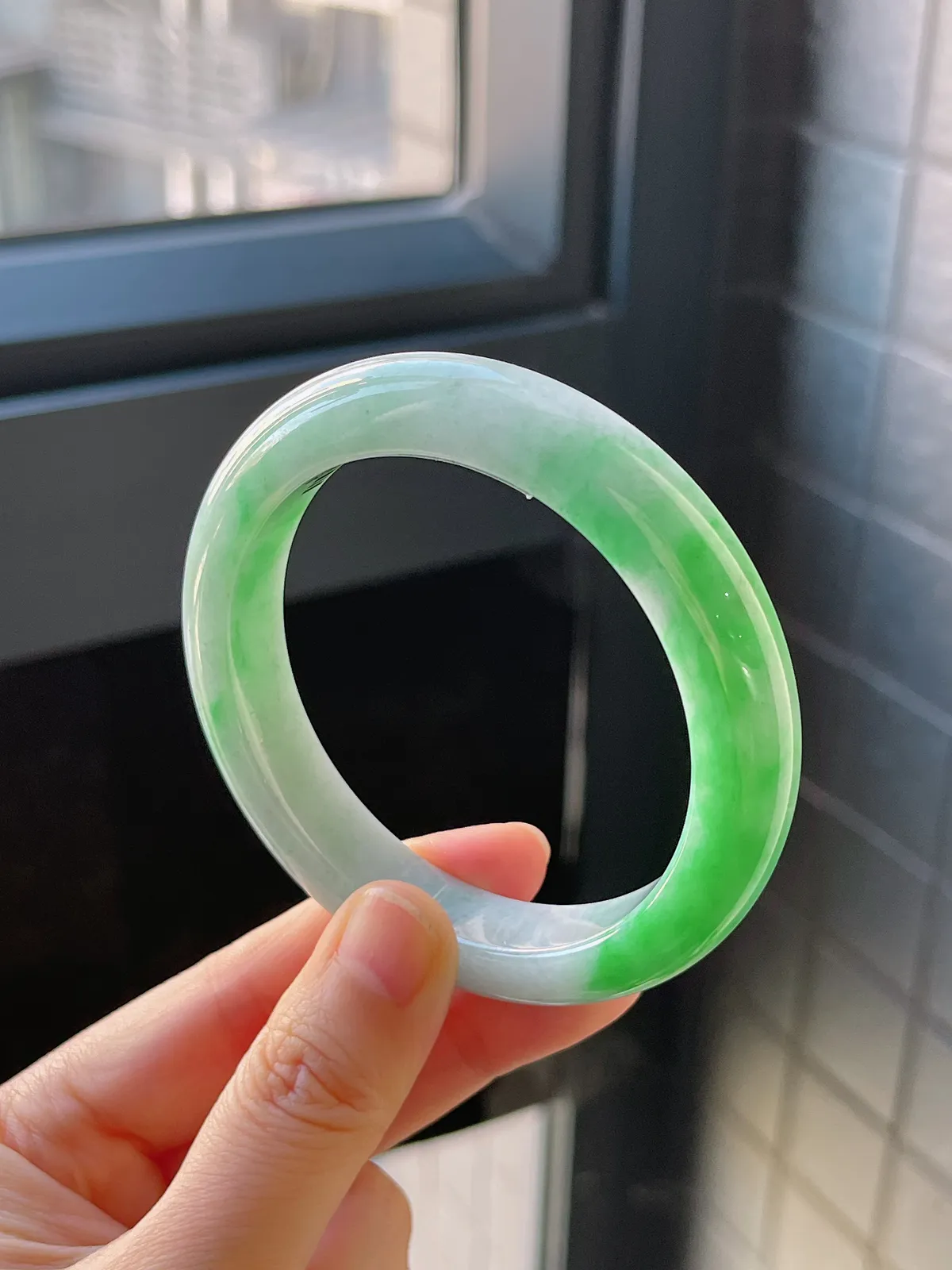 正圈56.5圈口，翡翠糯化种飘绿手镯