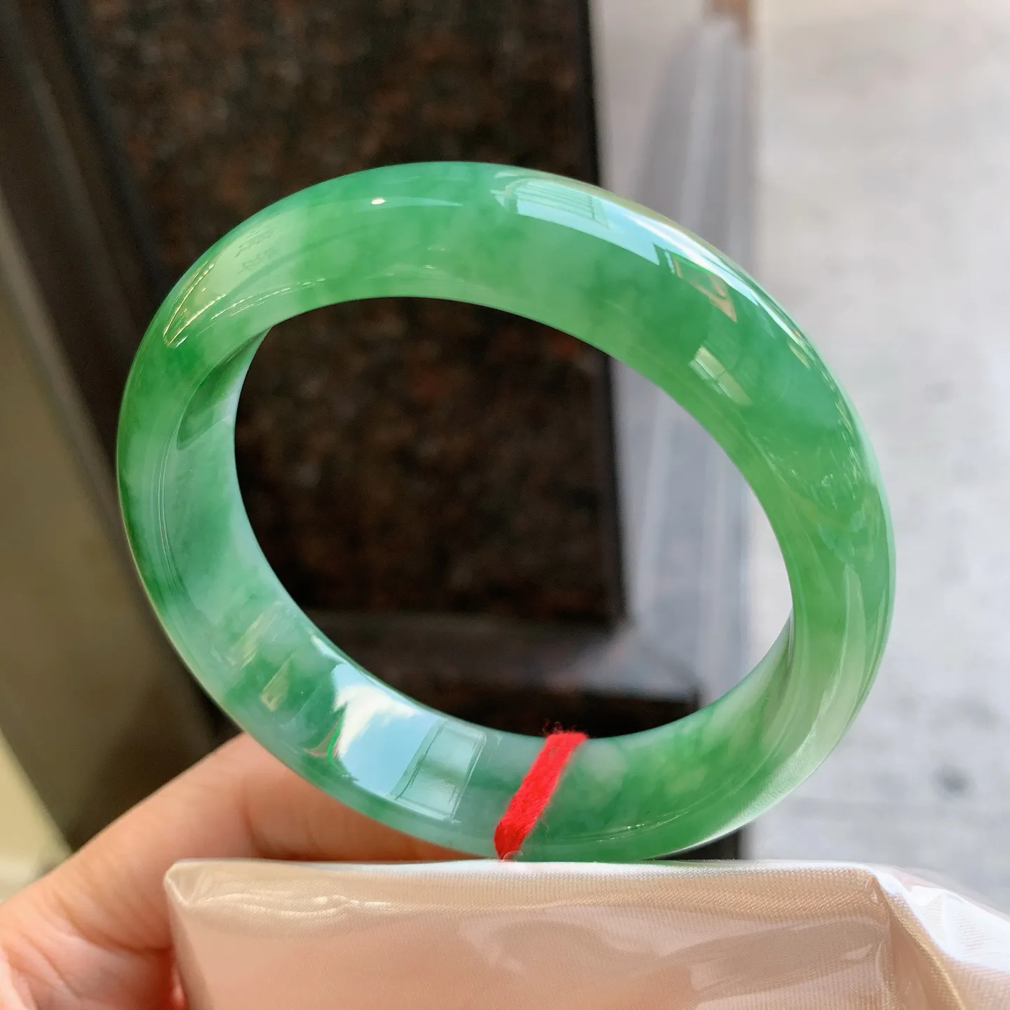 正圈飘绿 无瑕 尺寸：59/15.8/8.2 色辣大圈口