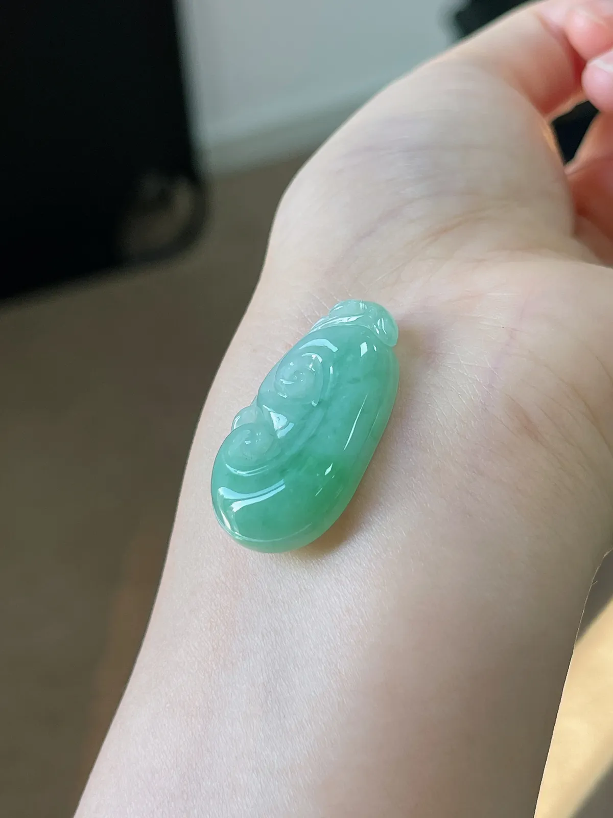 翡翠糯化种浅绿色如意