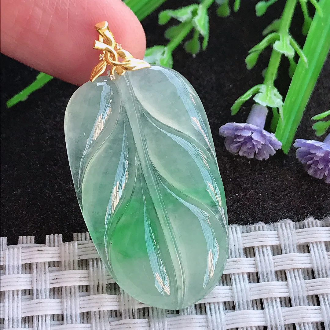 实拍A货翡翠35.8/21/4.2老坑18k金镶嵌冰种起胶飘阳绿叶子吊坠翡翠挂件