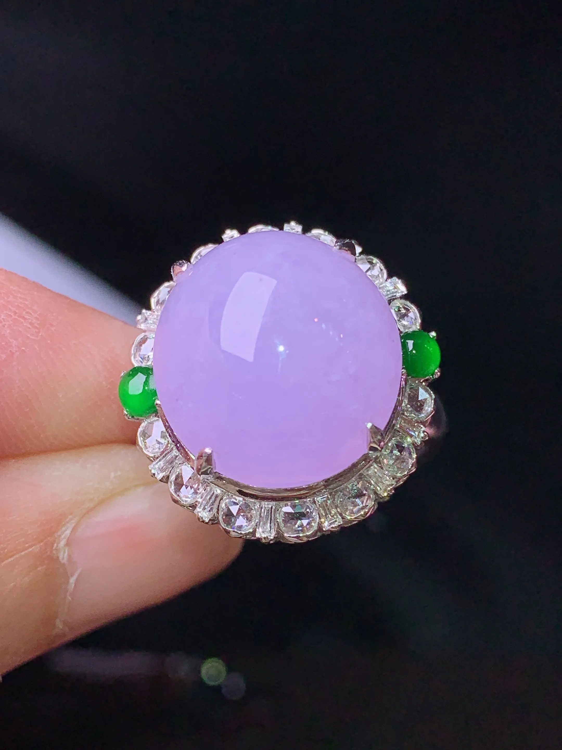 18k金钻镶嵌紫罗兰蛋面吊坠 玉质细腻 色泽艳丽清新 圈口14 整体尺寸19.3*18.5*14.8