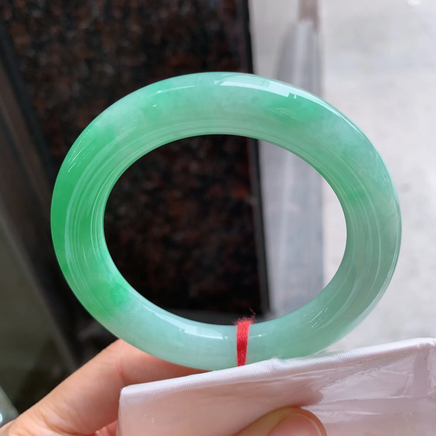 圆条飘绿 无瑕 尺寸：56.5/11.2 色阳