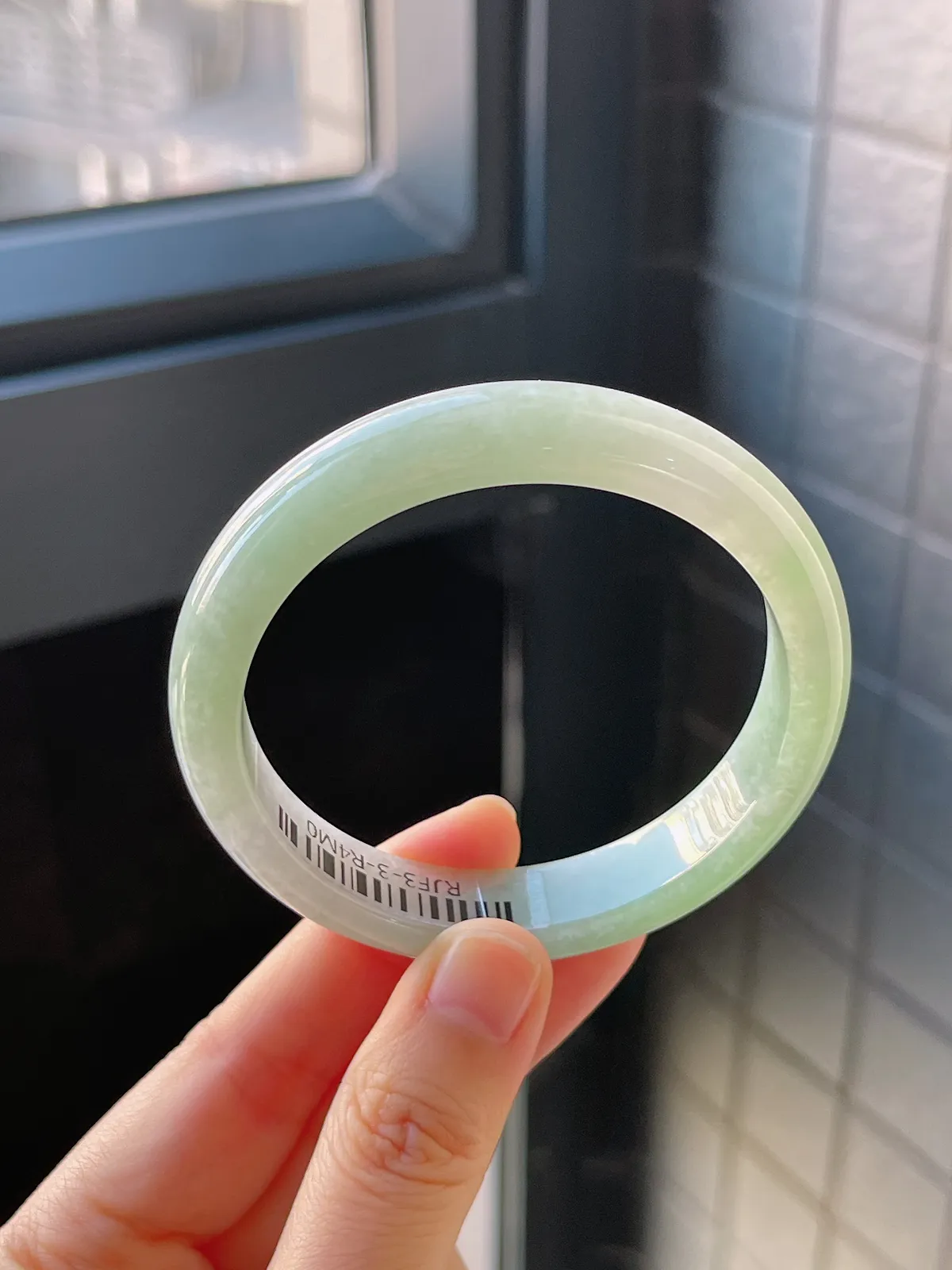 正圈55.1圈口，翡翠糯化种淡绿色手镯