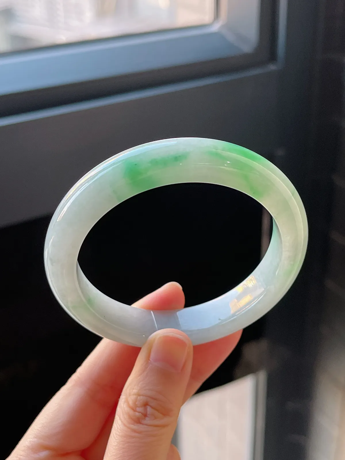 正圈56圈口，翡翠冰糯种飘绿手镯