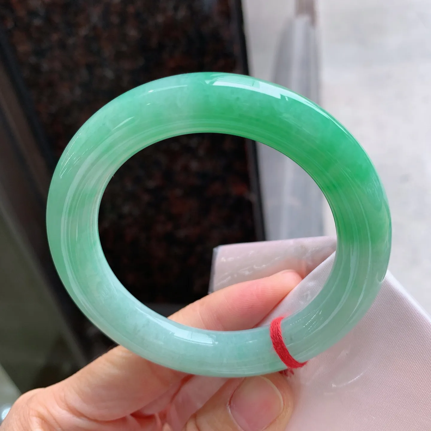 圆条飘绿 无瑕 尺寸：56.5/11.2 色阳