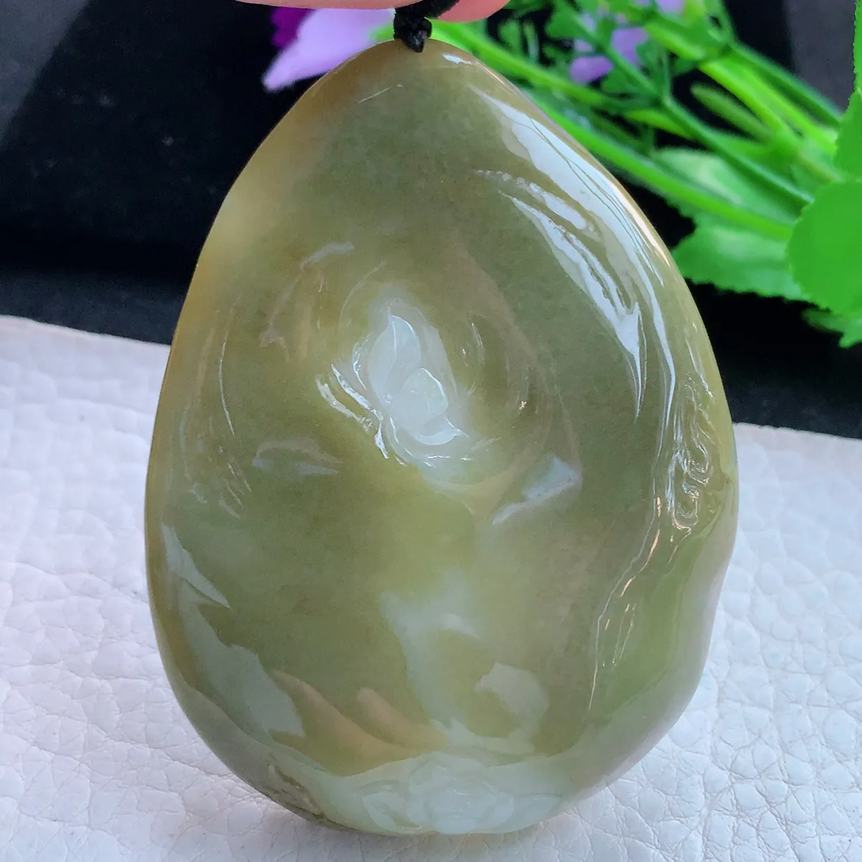 px实拍71.2*52.6*14.6俏色特色双彩缅甸翡翠精雕自在观音玉挂件