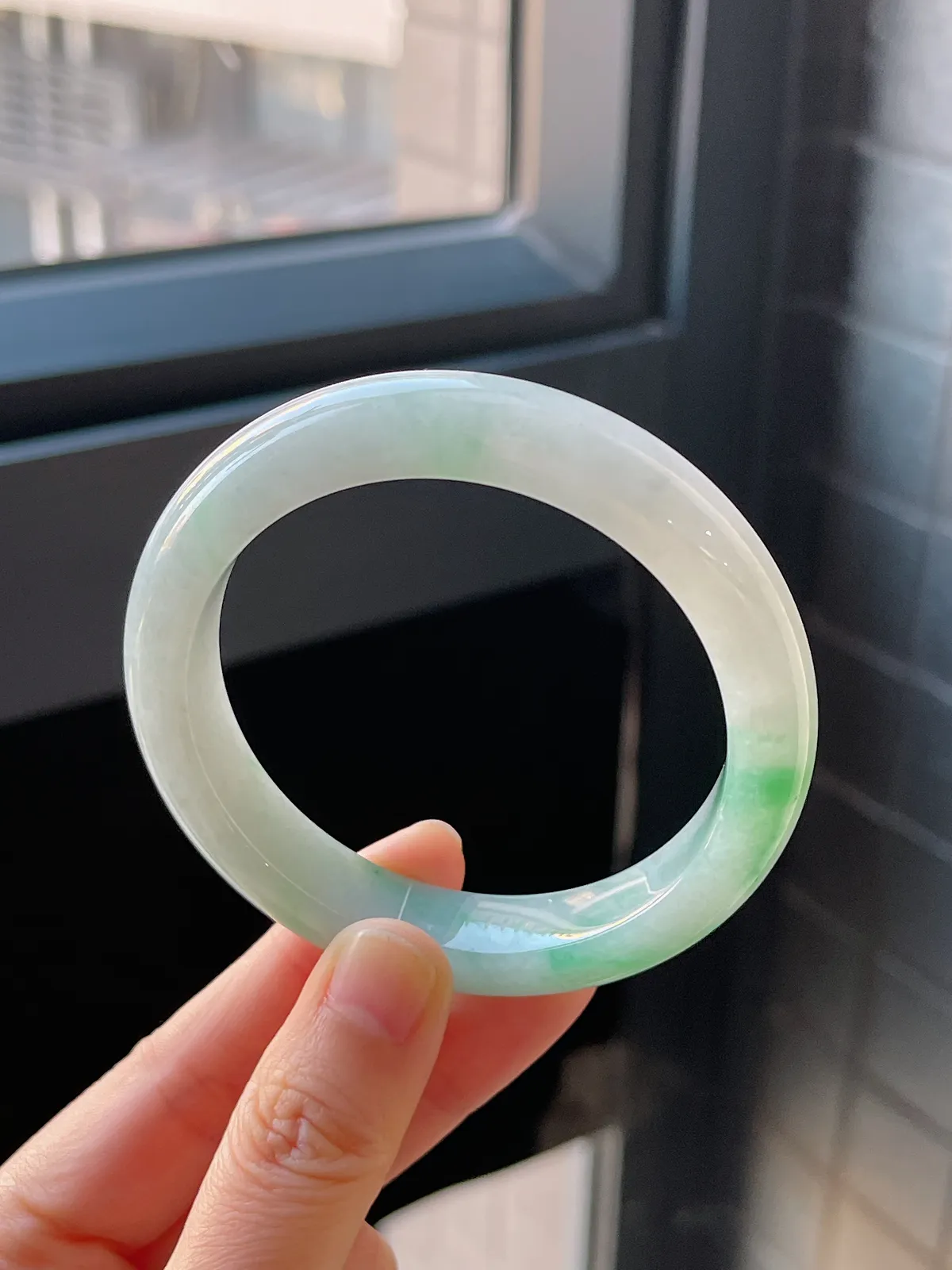 正圈56圈口，翡翠冰糯种飘绿手镯