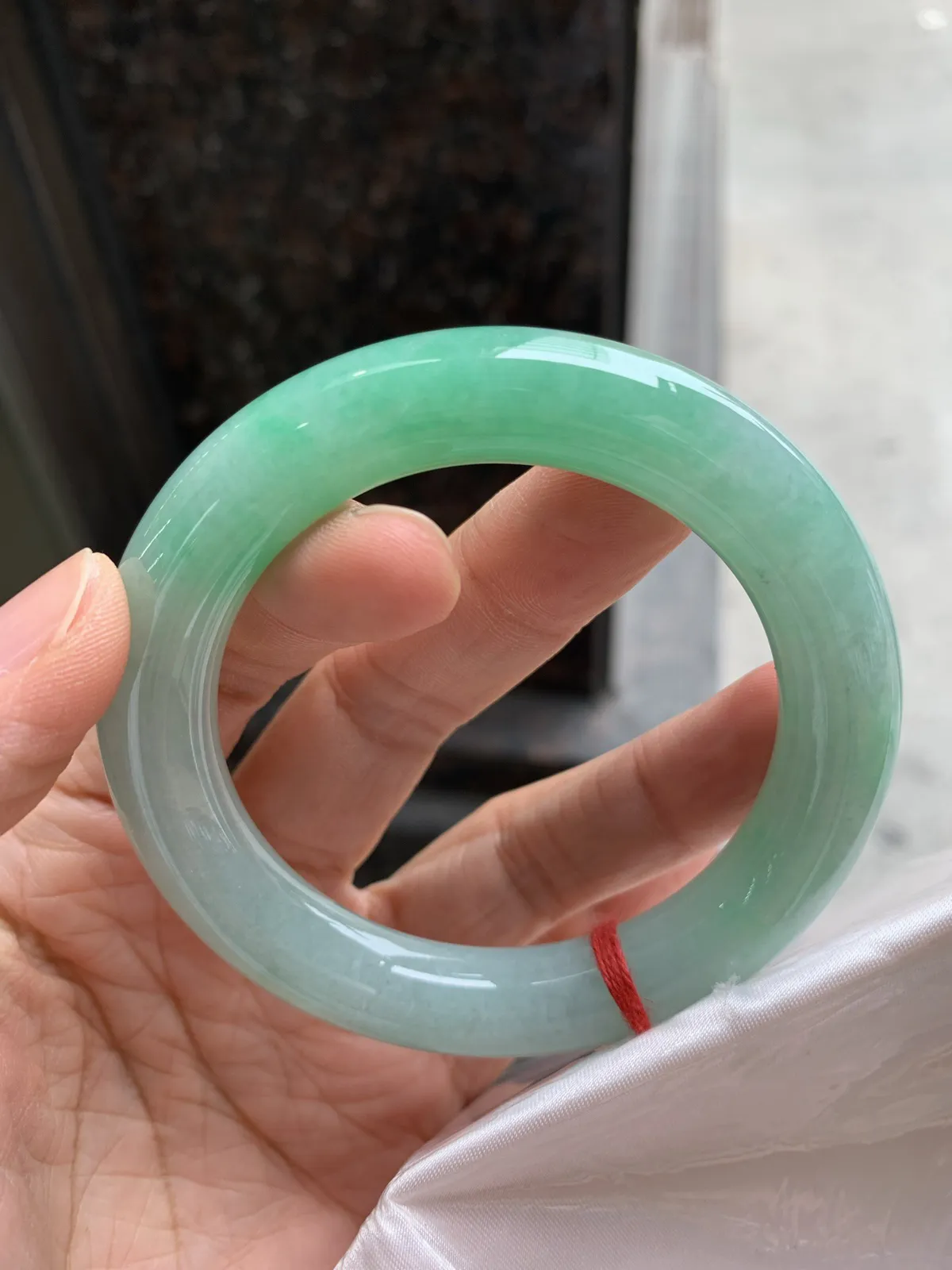 圆条飘绿 无瑕 尺寸：56.5/11.2 色阳