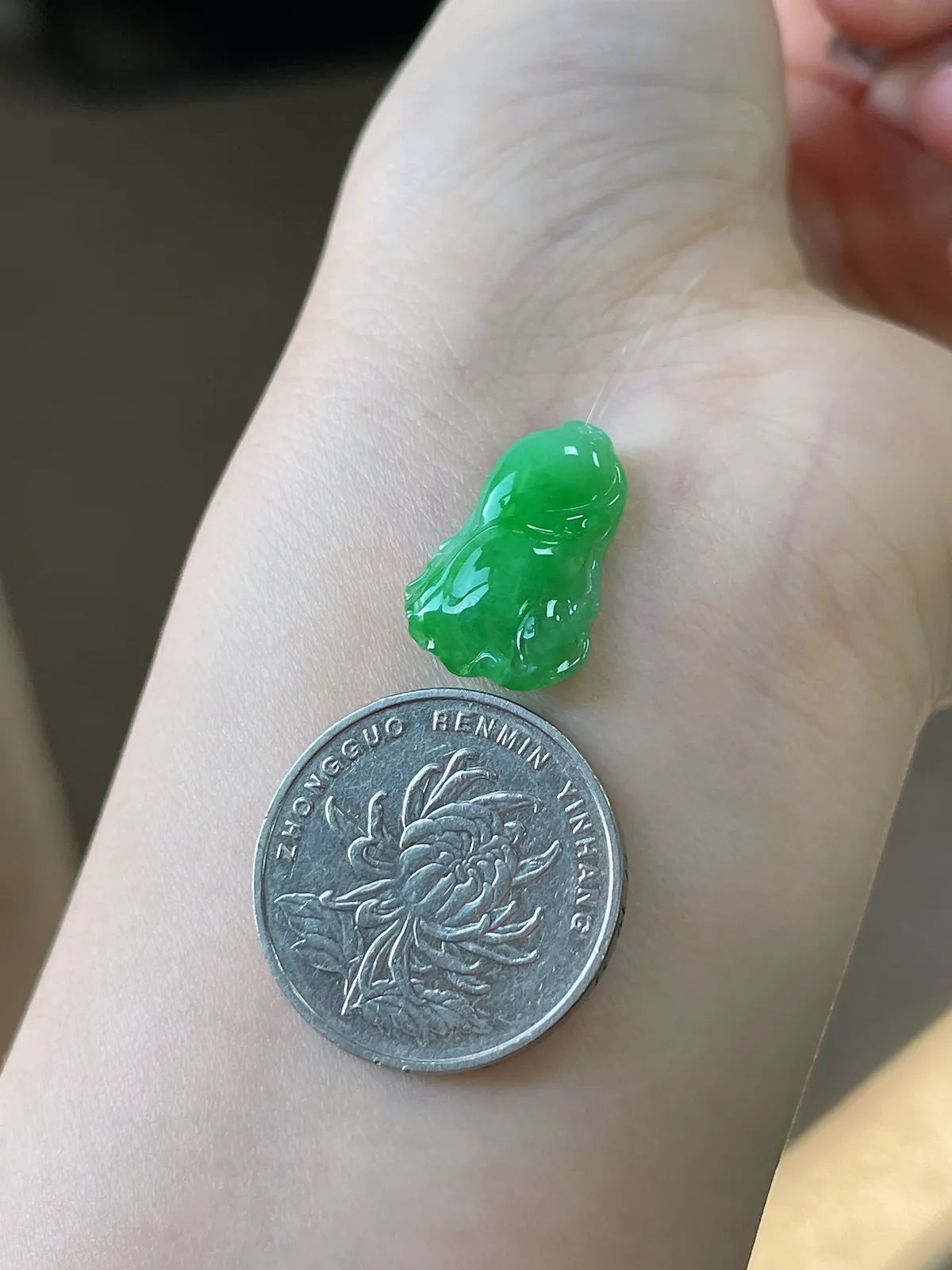 翡翠糯化种绿色吊坠