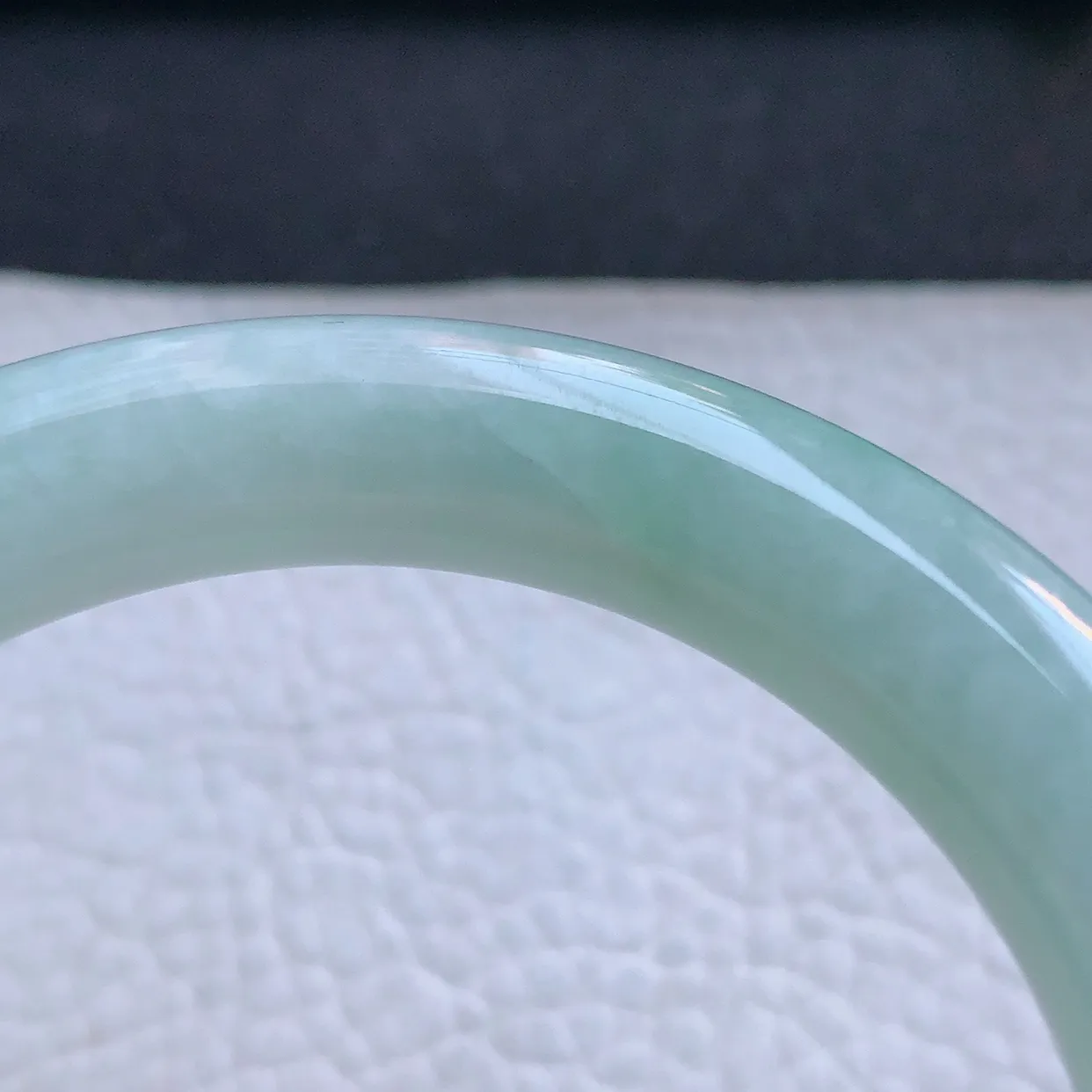 n实拍56.5*11*11.5胖圆镯 天然缅甸翡翠玉手镯飘绿水润圆条美人镯