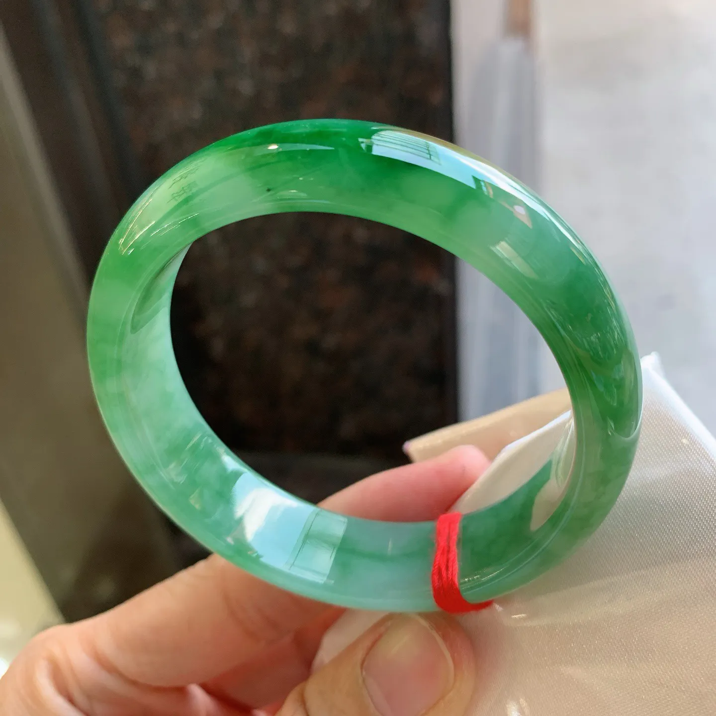 正圈飘绿 无瑕 尺寸：59/15.8/8.2 色辣大圈口