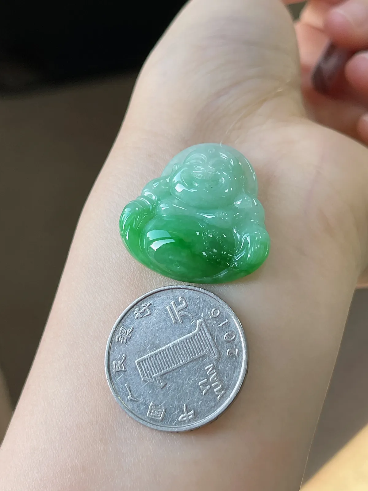 翡翠糯化种绿色吊坠