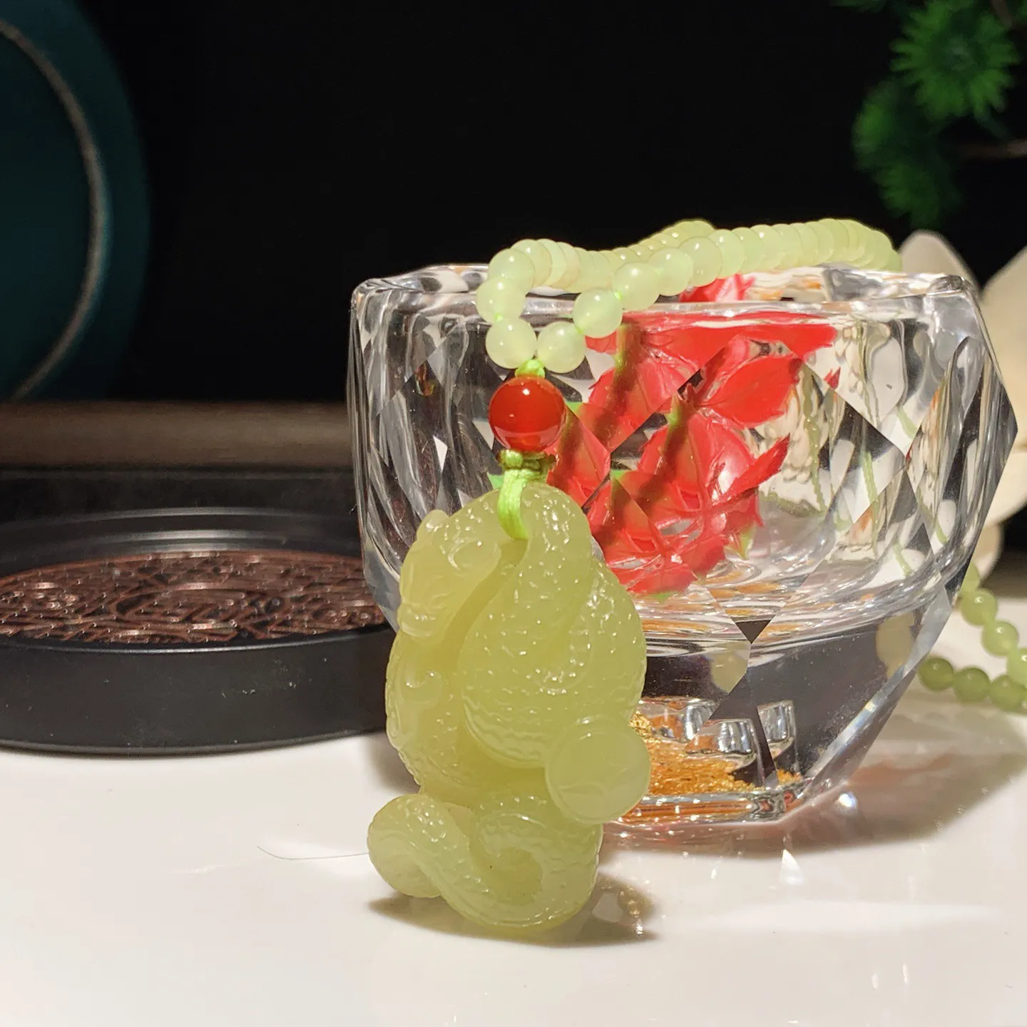 新疆和田玉若羌黄口料富贵缠身蛇挂件。尺寸36/25/11重26.6克 无裂无杂 玉质细腻油润 底色纯