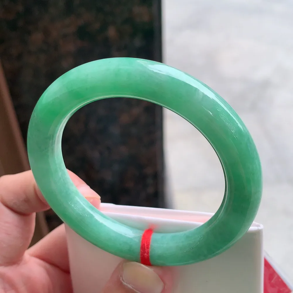 圆条冰糯翠绿 无瑕 尺寸:53.6/10.5 色好