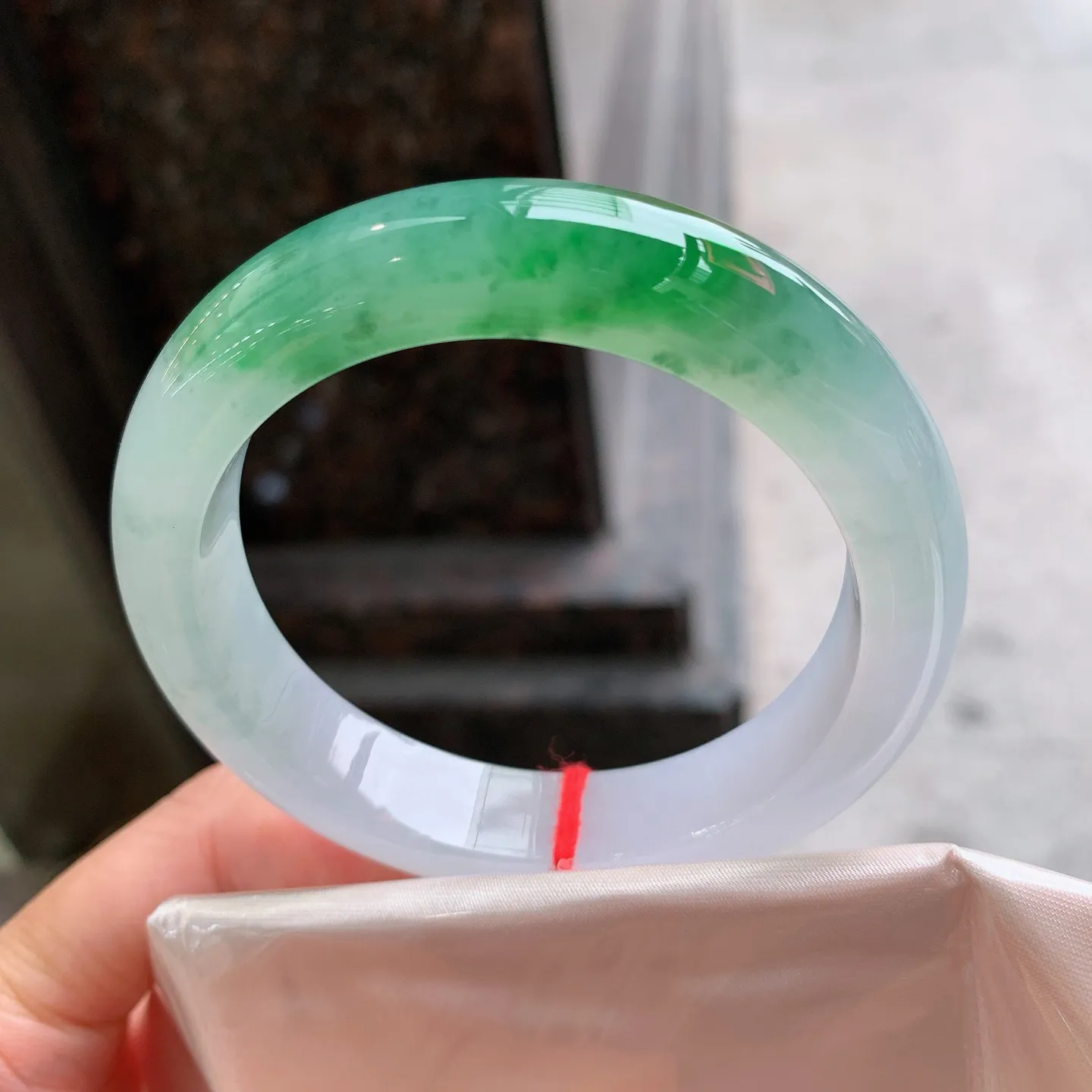 正圈冰飘绿 无瑕 尺寸：55.6/12.9/9.1 种色俱佳