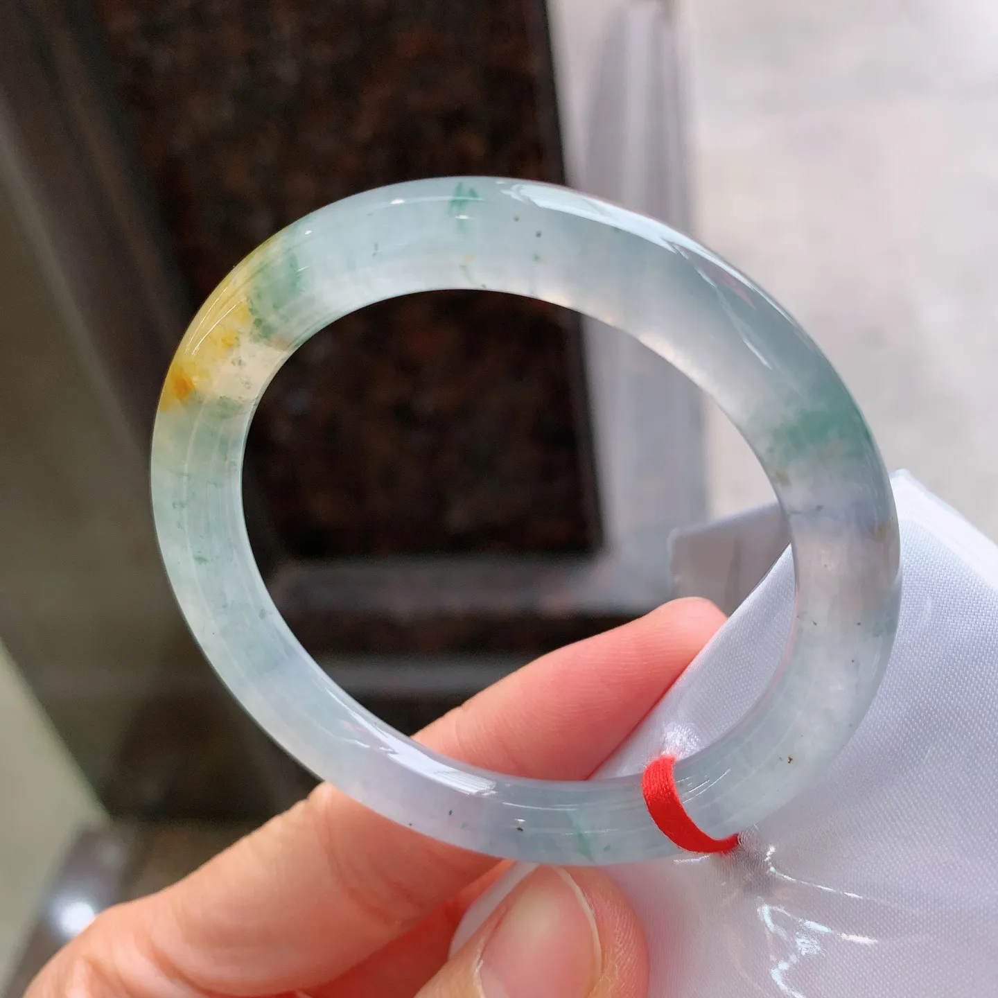 圆条冰黄翡飘花 无瑕 尺寸：51.4/8/8.2 特色料子