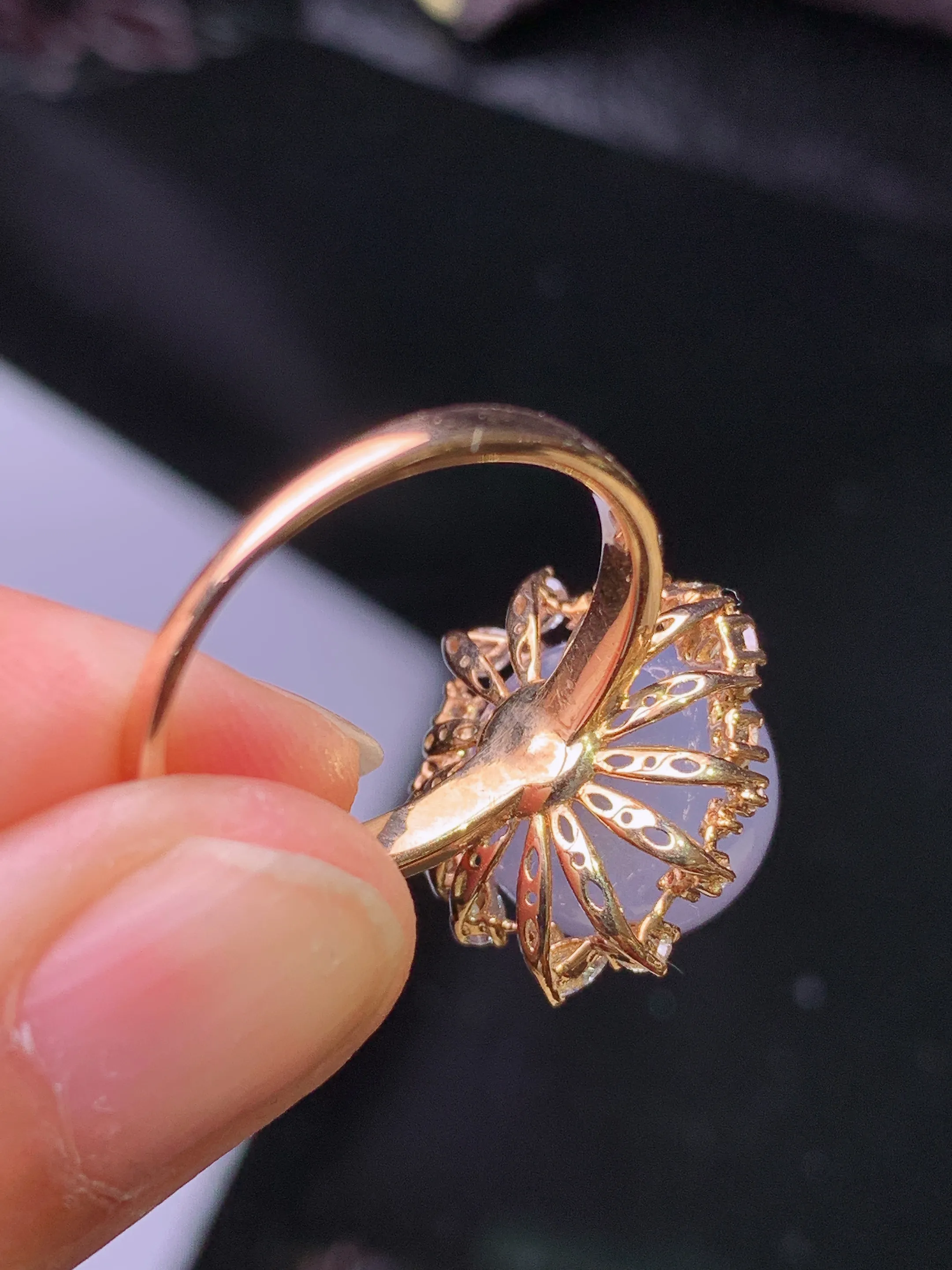 18k金钻镶嵌紫罗兰蛋面戒指 玉质细腻 色泽艳丽清新 圈口14.5 整体尺寸16.8*16.3*12.8