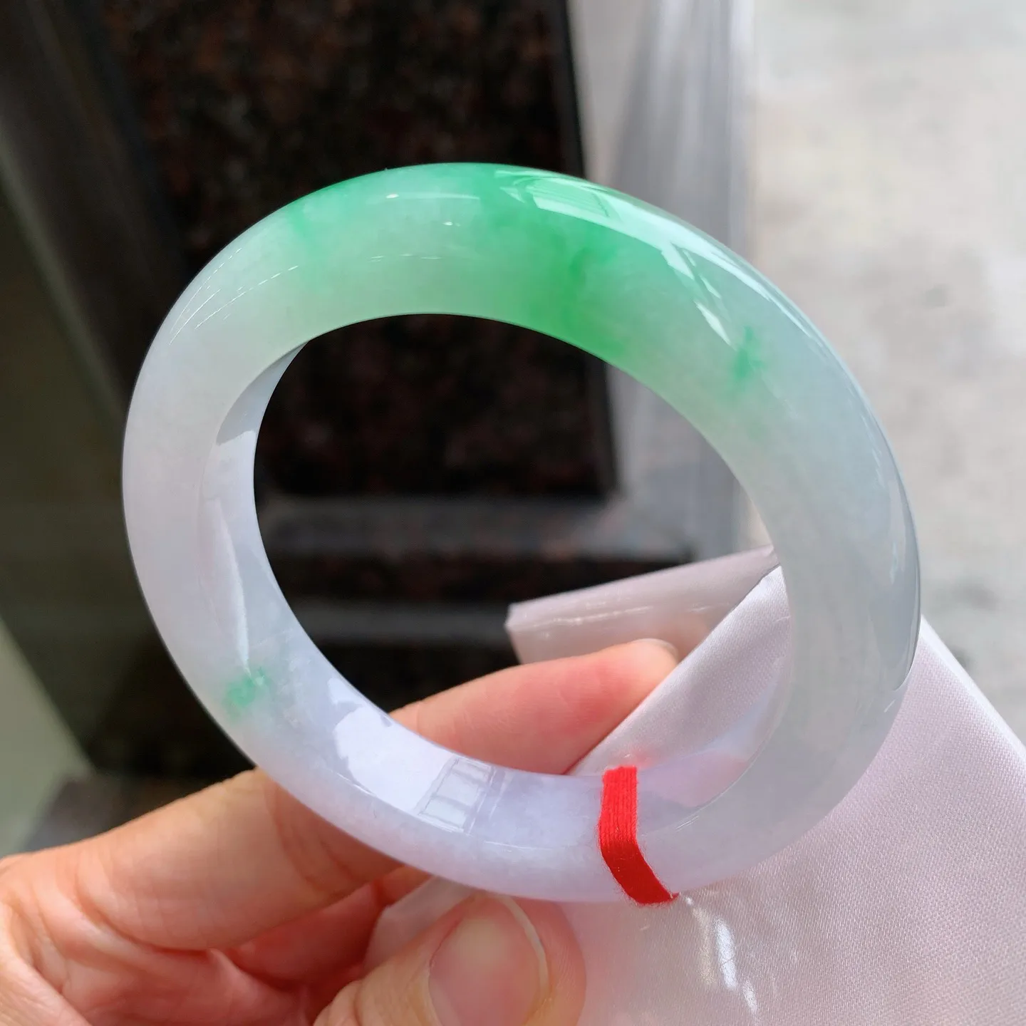 正圈飘绿 无瑕 尺寸：55.7/12.3/10.2 清爽色阳