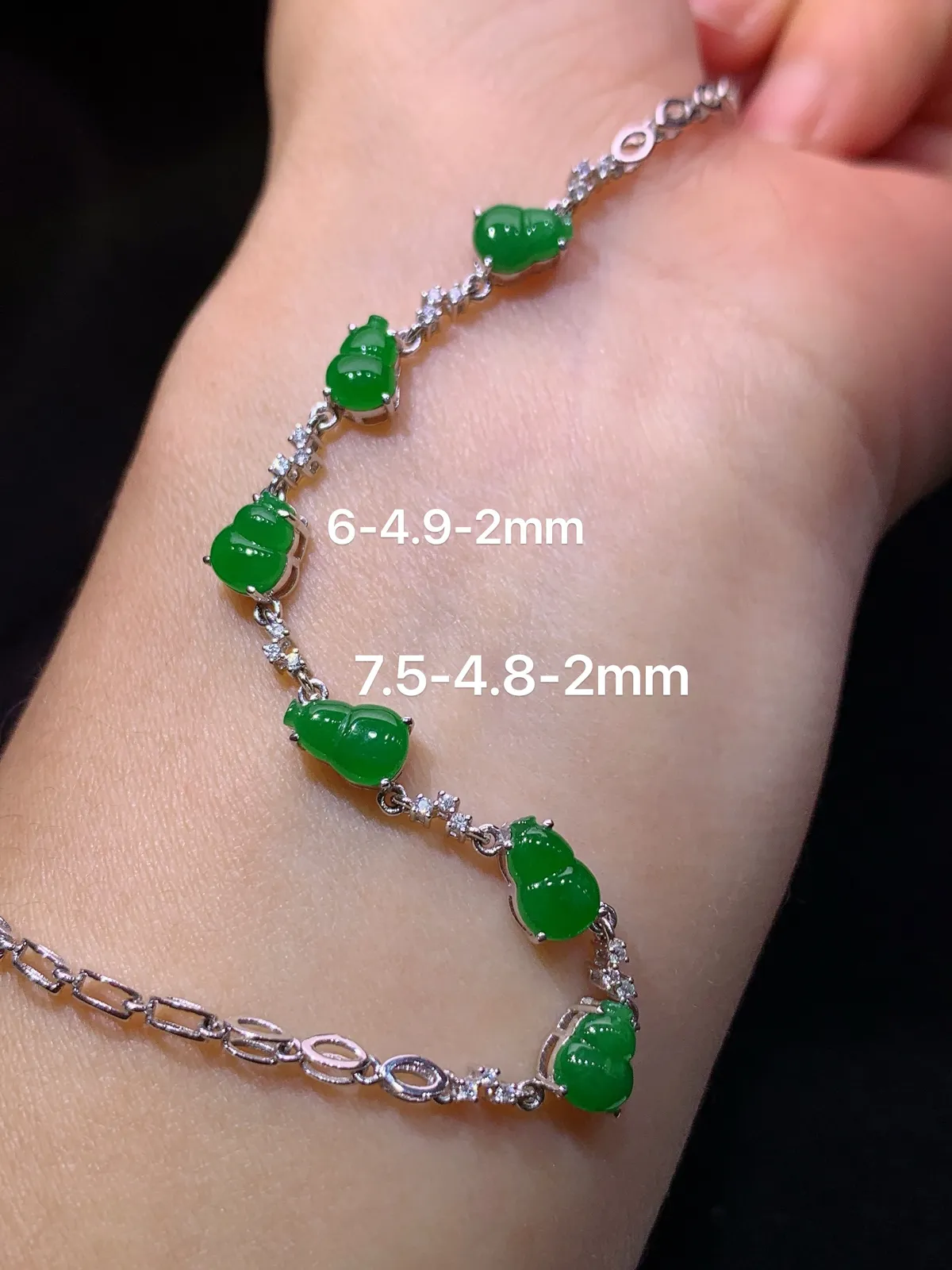 辣阳绿葫芦手链，18k金镶嵌，简约时尚，冰润色阳，种水足，Xj 尺寸7.5*4.8*2