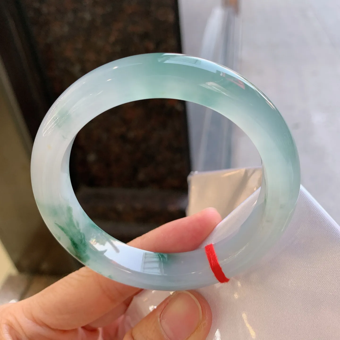 正圈表冰飘花 无瑕 尺寸：59.4/12.5/10 大圈口