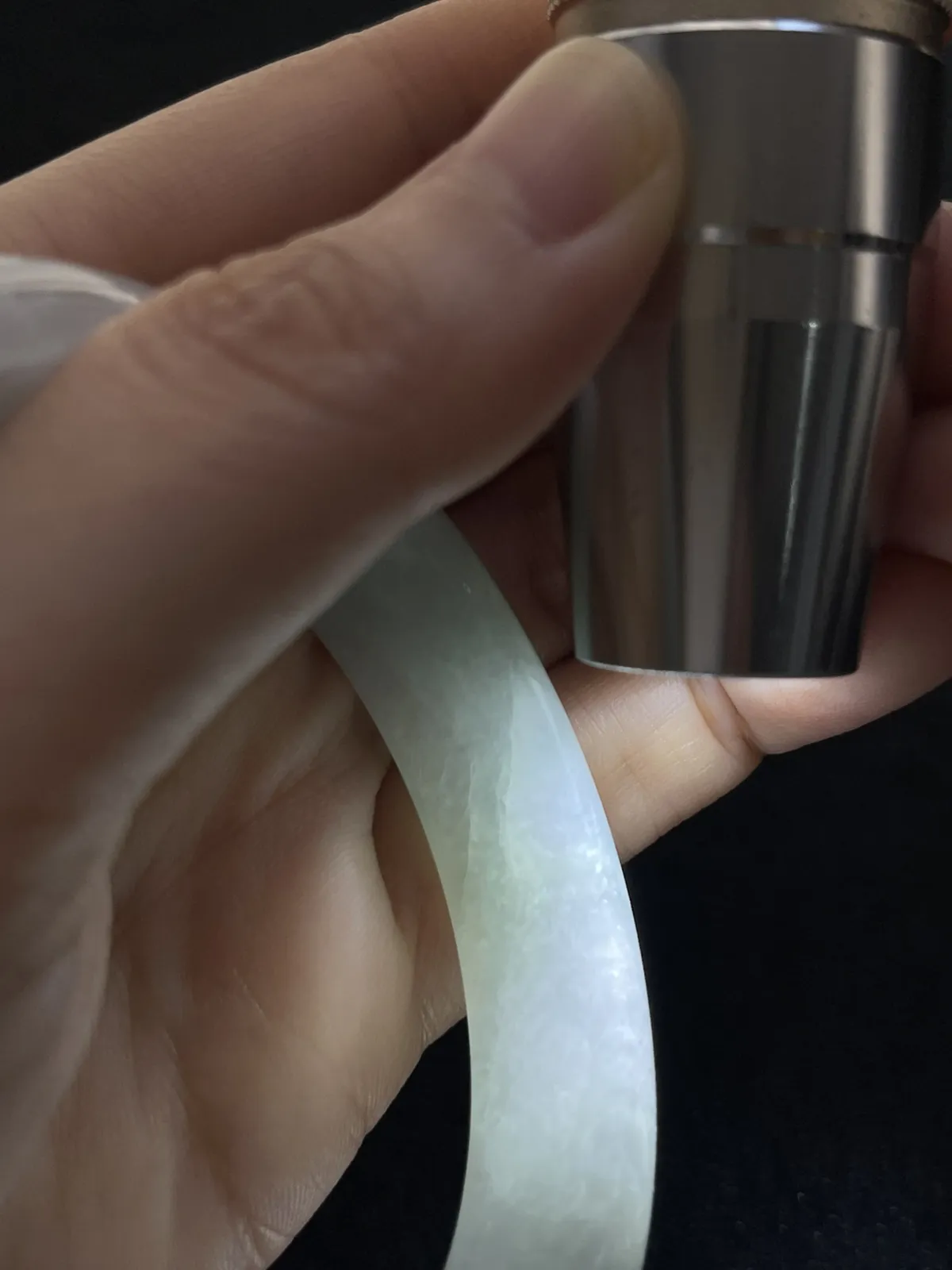 正圈56圈口，翡翠糯化种淡绿色手镯