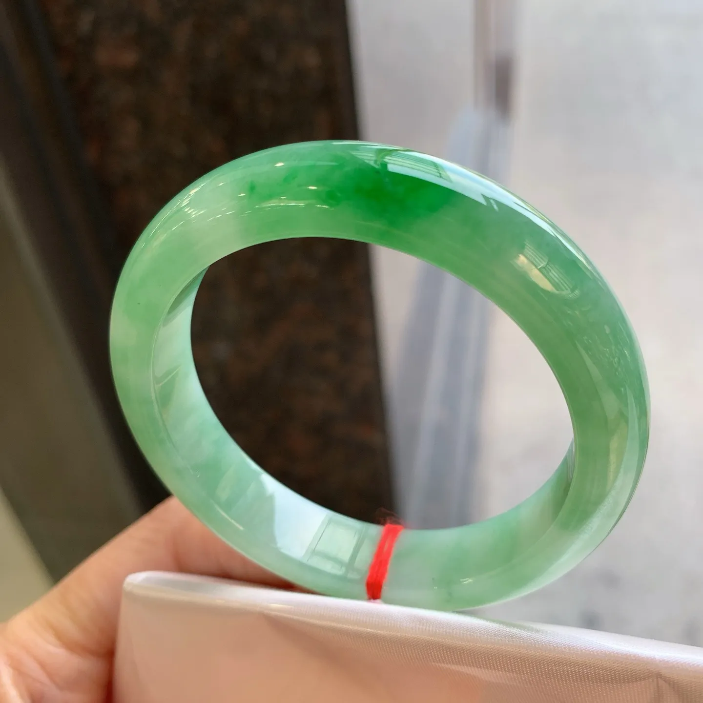 正圈飘绿 无瑕 尺寸：54.6/12.2/8.2  细腻