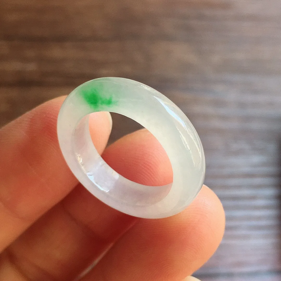 冰飘绿戒圈，指环，冰冰润润，玉质细腻，种水足，By2 圈口14 尺寸5.1*3.9