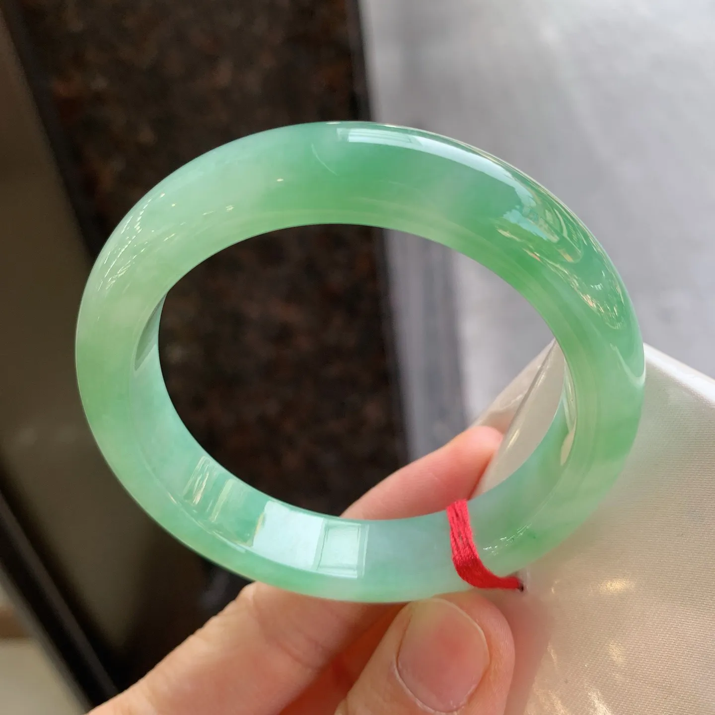 正圈冰飘绿 无瑕 尺寸：55.2/12.6/8.6 冰润