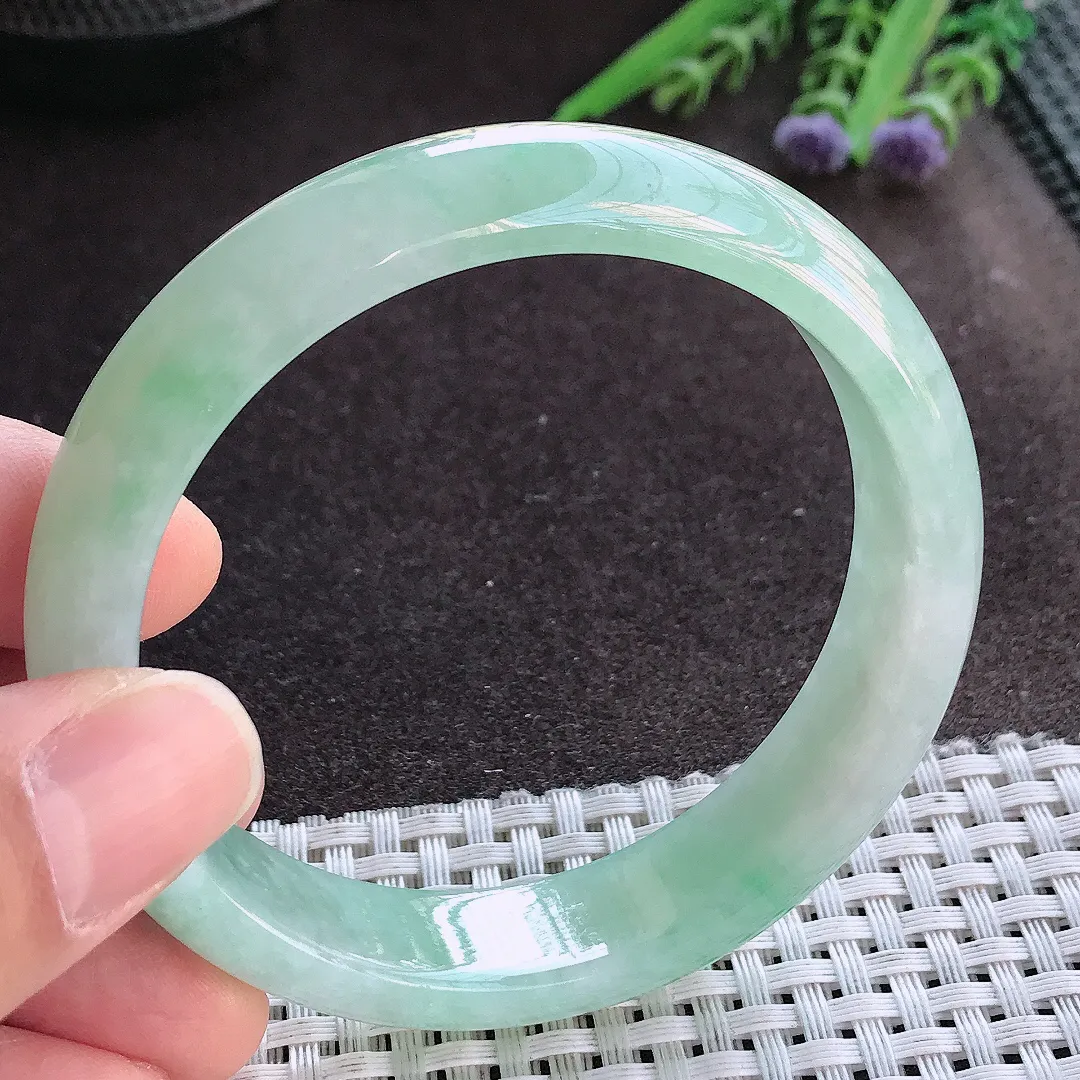 实拍A货翡翠58.5/13.9/7.5老坑秀气冰润冰晴绿手镯宽边玉镯手环