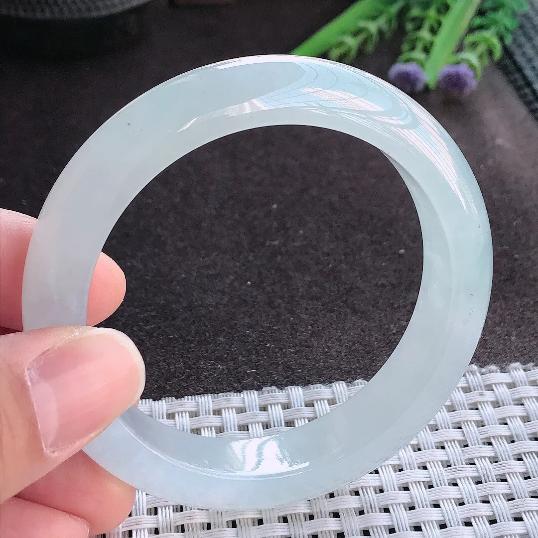 实拍A货翡翠55/12.6/8.8老坑冰透果冻胶冰纯月光白手镯宽边玉镯手环