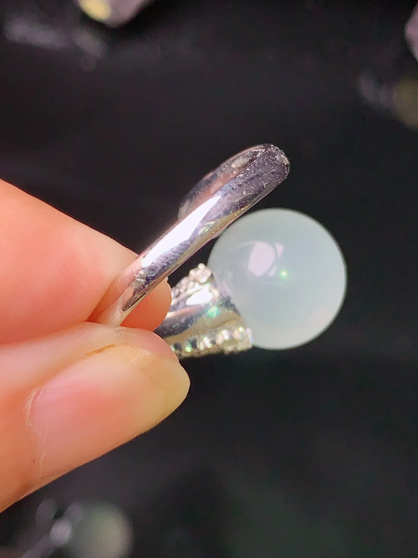 18k金钻镶嵌冰种圆珠项链 玉质细腻 色泽艳丽清新 圈口15 整体尺寸11.8