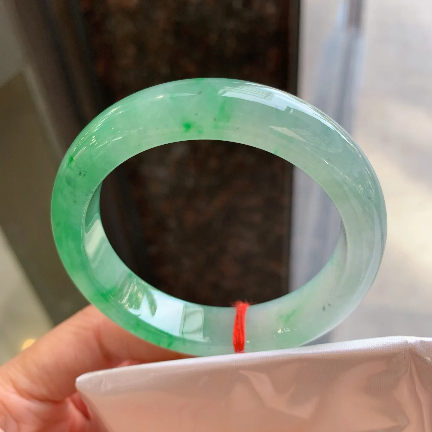 正圈冰飘绿 无瑕 尺寸：52.6/12.7/8.3 种色俱佳