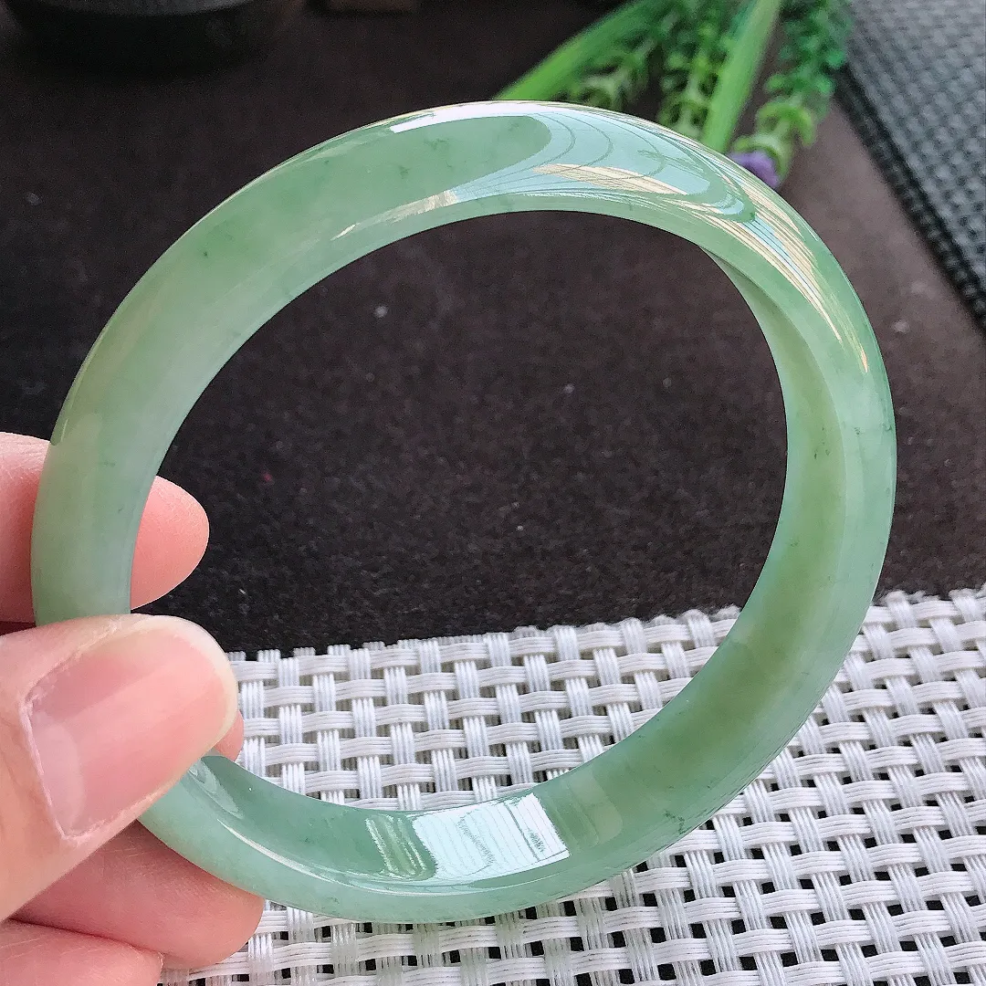 实拍A货翡翠65.5/13.5/7.5老坑冰胶满油绿手镯大圈口宽边玉镯手环