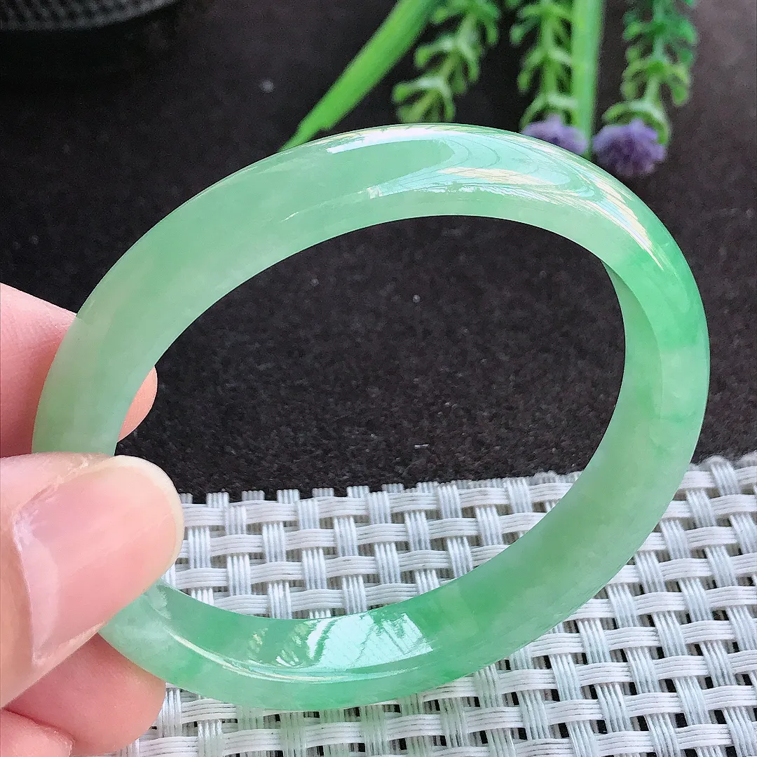 实拍A货翡翠52.5/47.8/10.2/6.5老坑冰润冰晴满甜绿贵妃手镯宽边玉镯手环